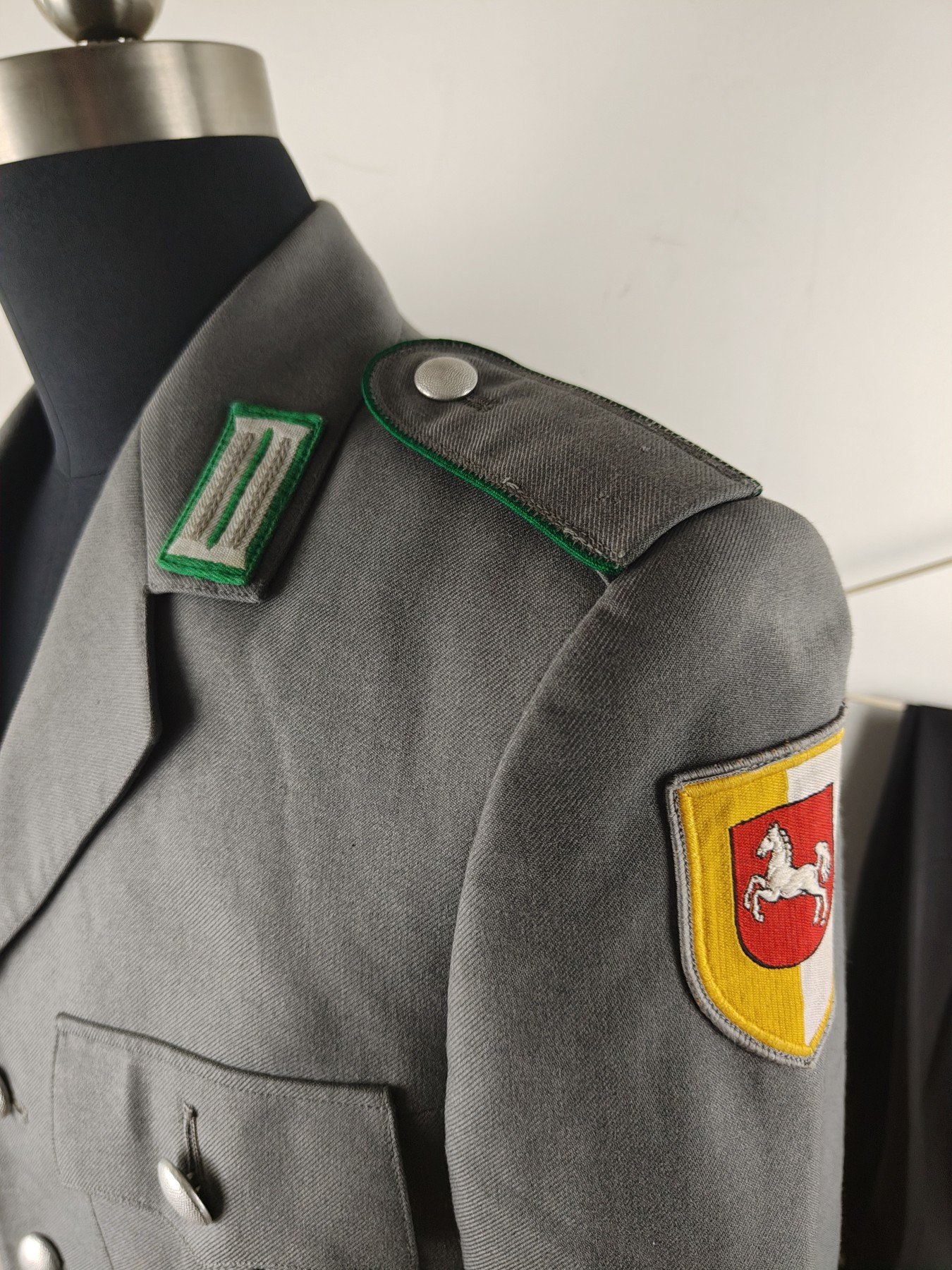 全场0元起拍 第146期 咸鱼国勋章拍卖专场 4月10日（周三）下午6：00开始 西德陆军士兵常服一套 胸围96 肩宽44 衣长76 袖长61 腰围90 裤长100