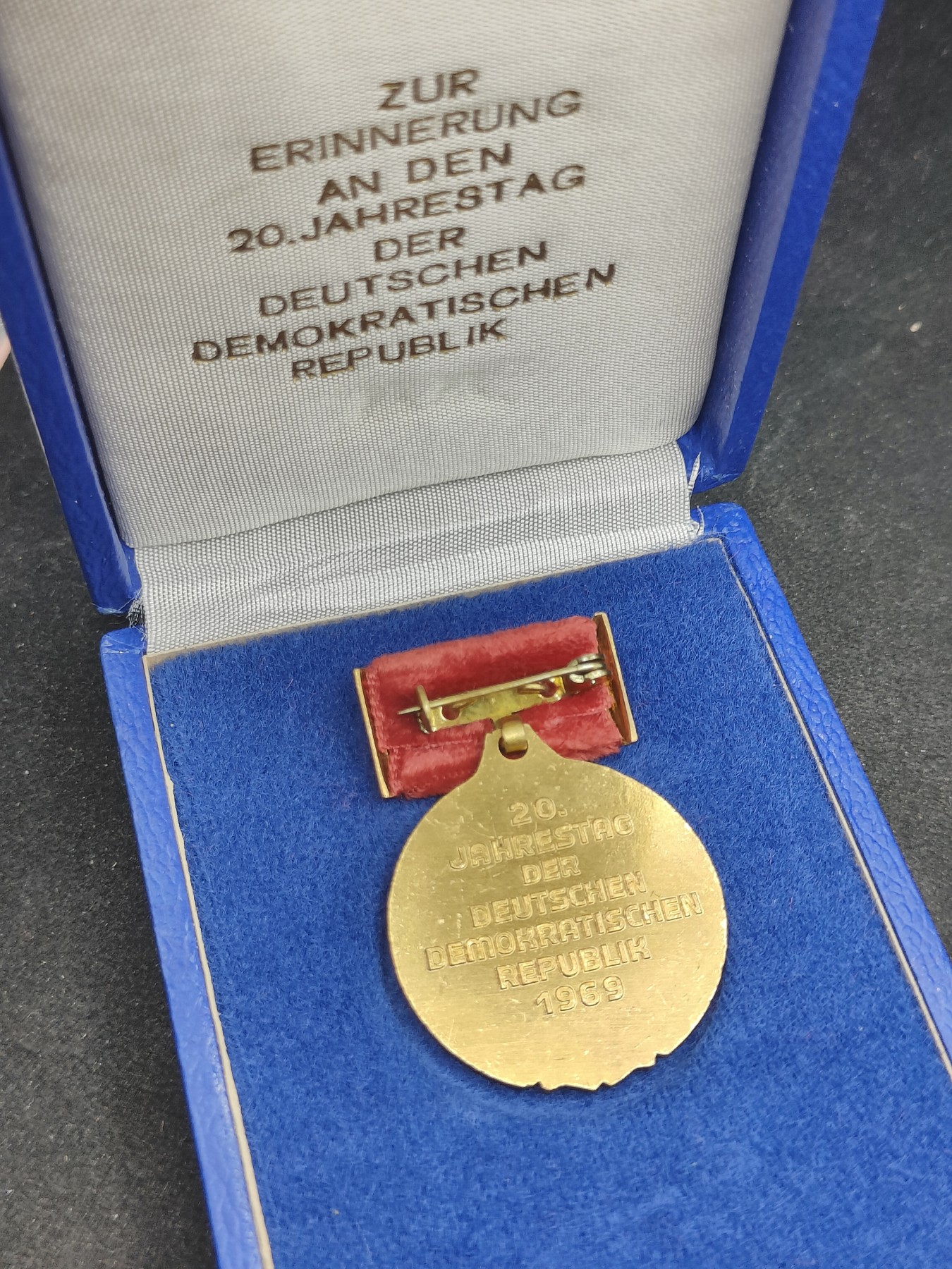 全场0元起拍 第146期 咸鱼国勋章拍卖专场 4月10日（周三）下午6：00开始 早期第一版良好做工，东德20周年建国纪念章