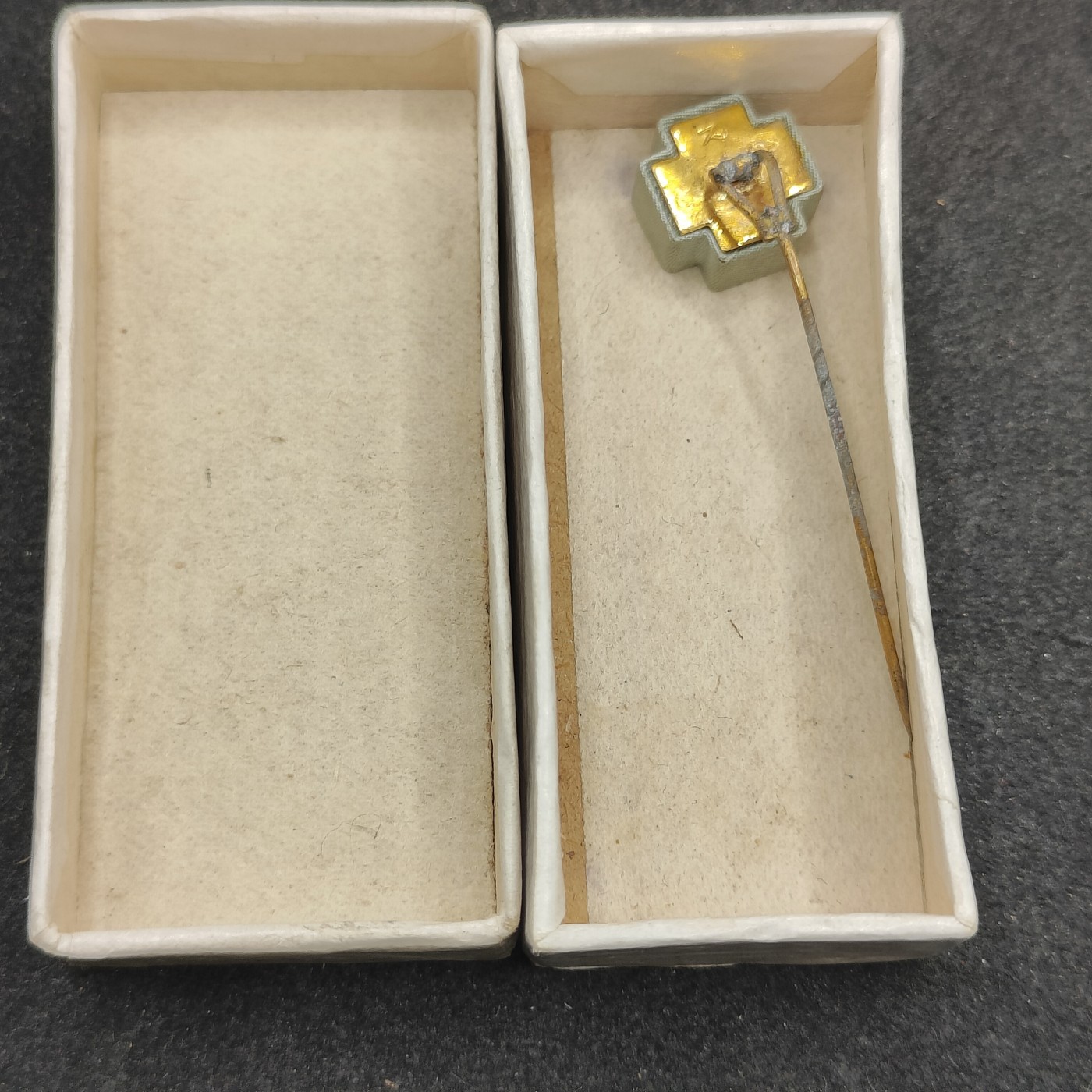 全场0元起拍 第146期 咸鱼国勋章拍卖专场 4月10日（周三）下午6：00开始 日本赤十字终身社员略授