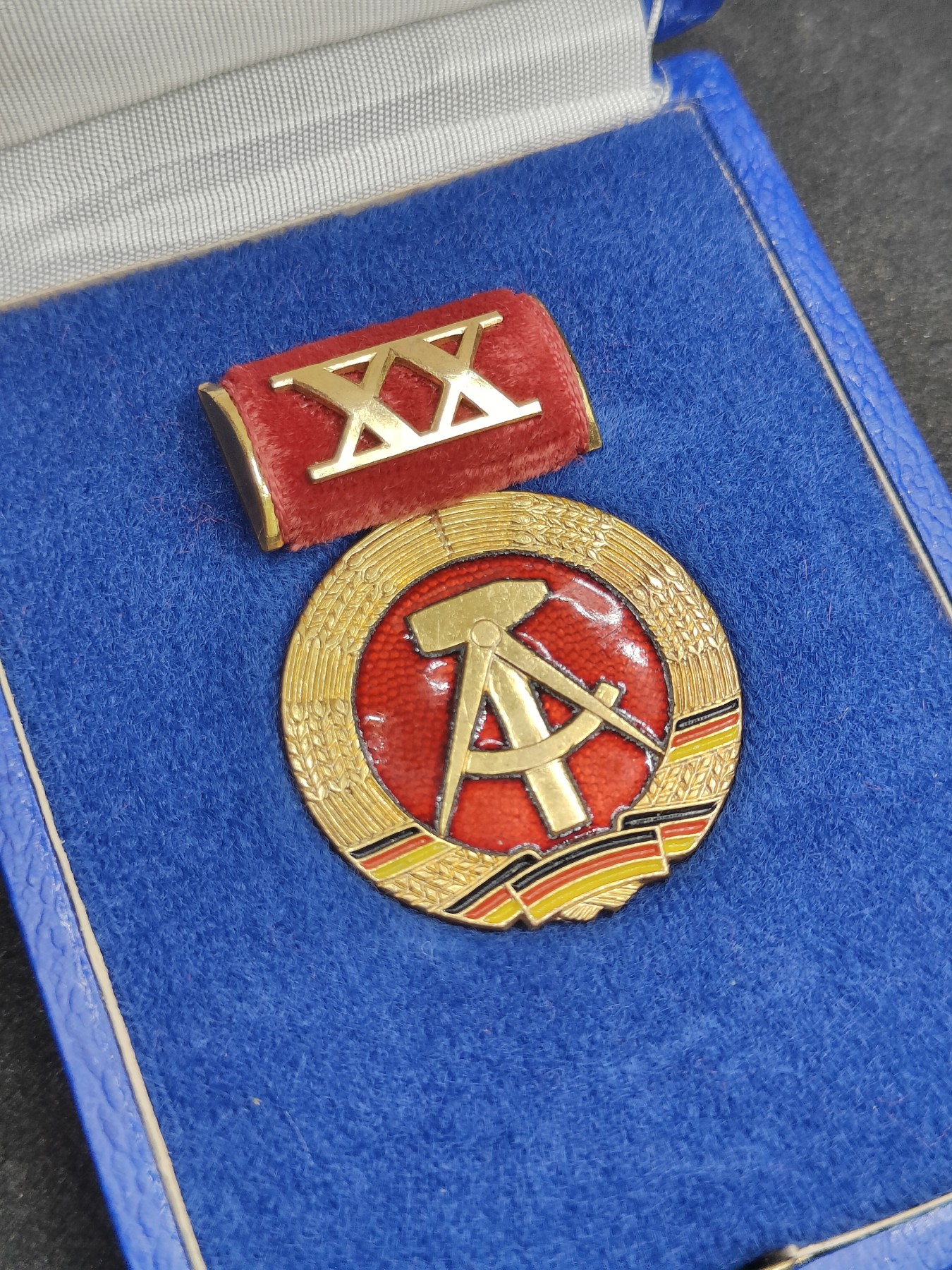 全场0元起拍 第146期 咸鱼国勋章拍卖专场 4月10日（周三）下午6：00开始 早期第一版良好做工，东德20周年建国纪念章