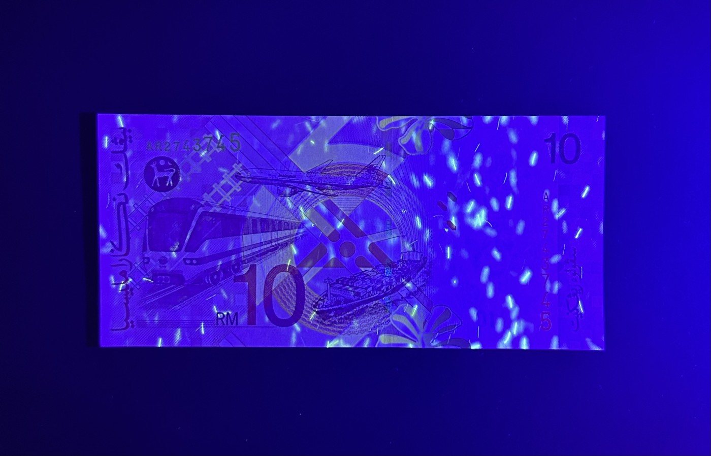 【丑猫0413】今晚6点半，全裸场 老马来10unc