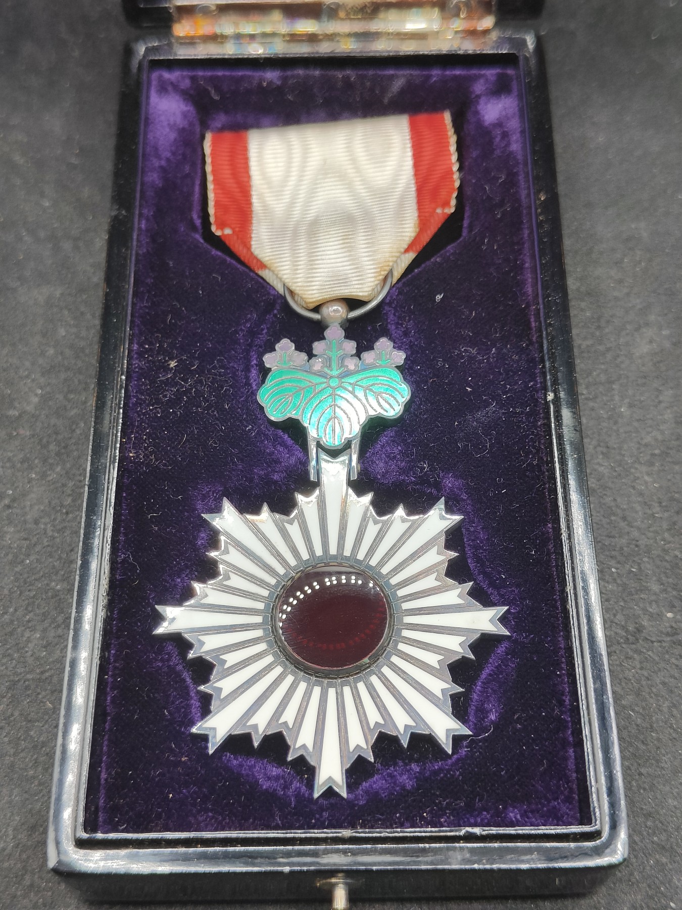 全场0元起拍 第146期 咸鱼国勋章拍卖专场 4月10日（周三）下午6：00开始 日本六等旭日章银制带盒