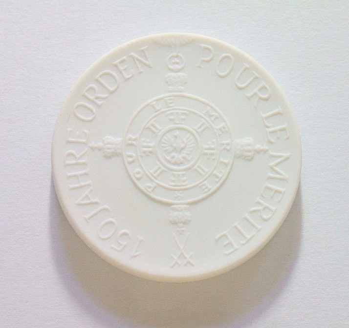 德国大科学家亚历山大洪堡 白色高浮雕大陶章 40MM 