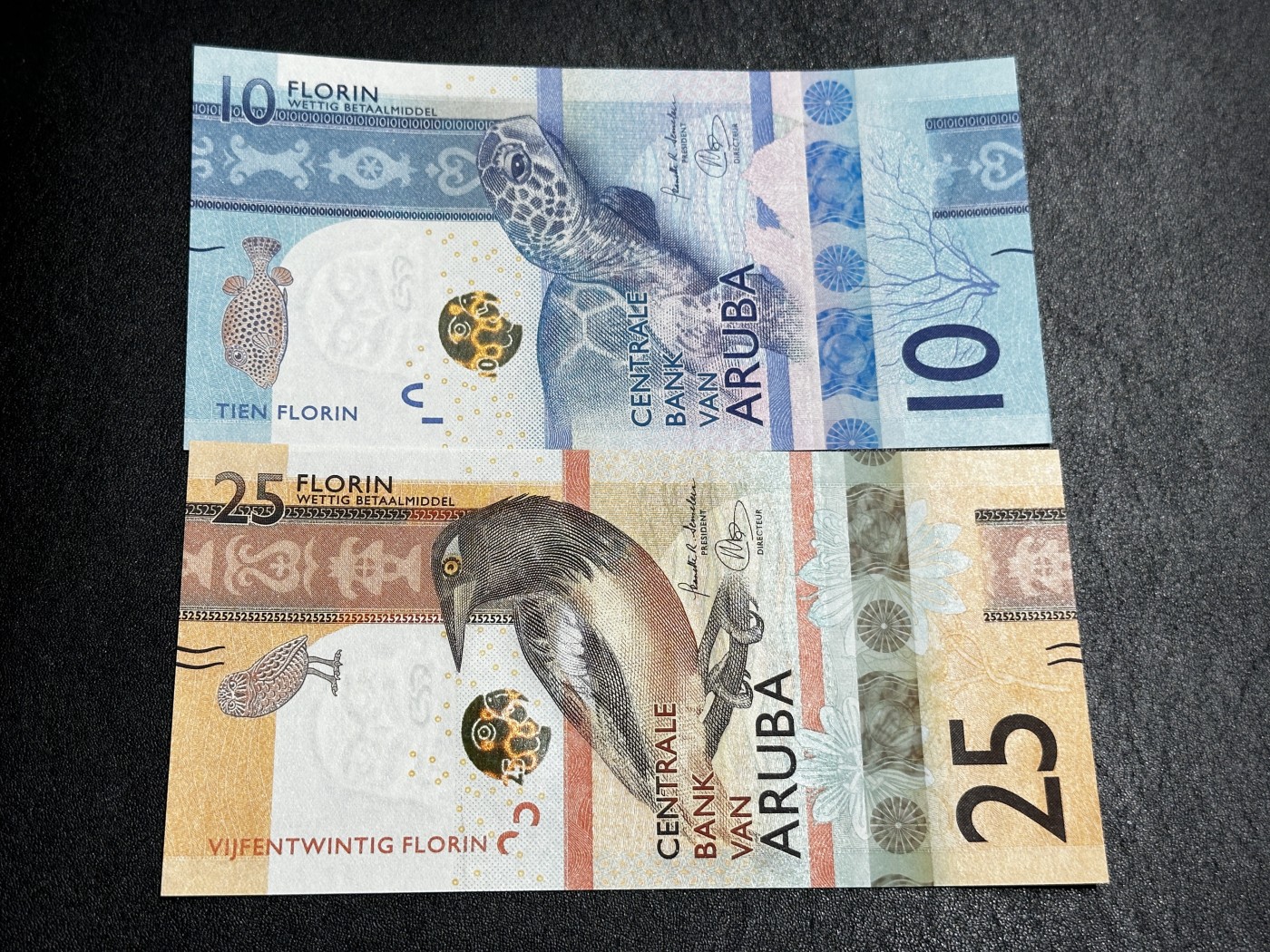 《外钞收藏家》第三百五十五期（连拍第二场） 阿鲁巴10、25面额 两张一起 全新UNC