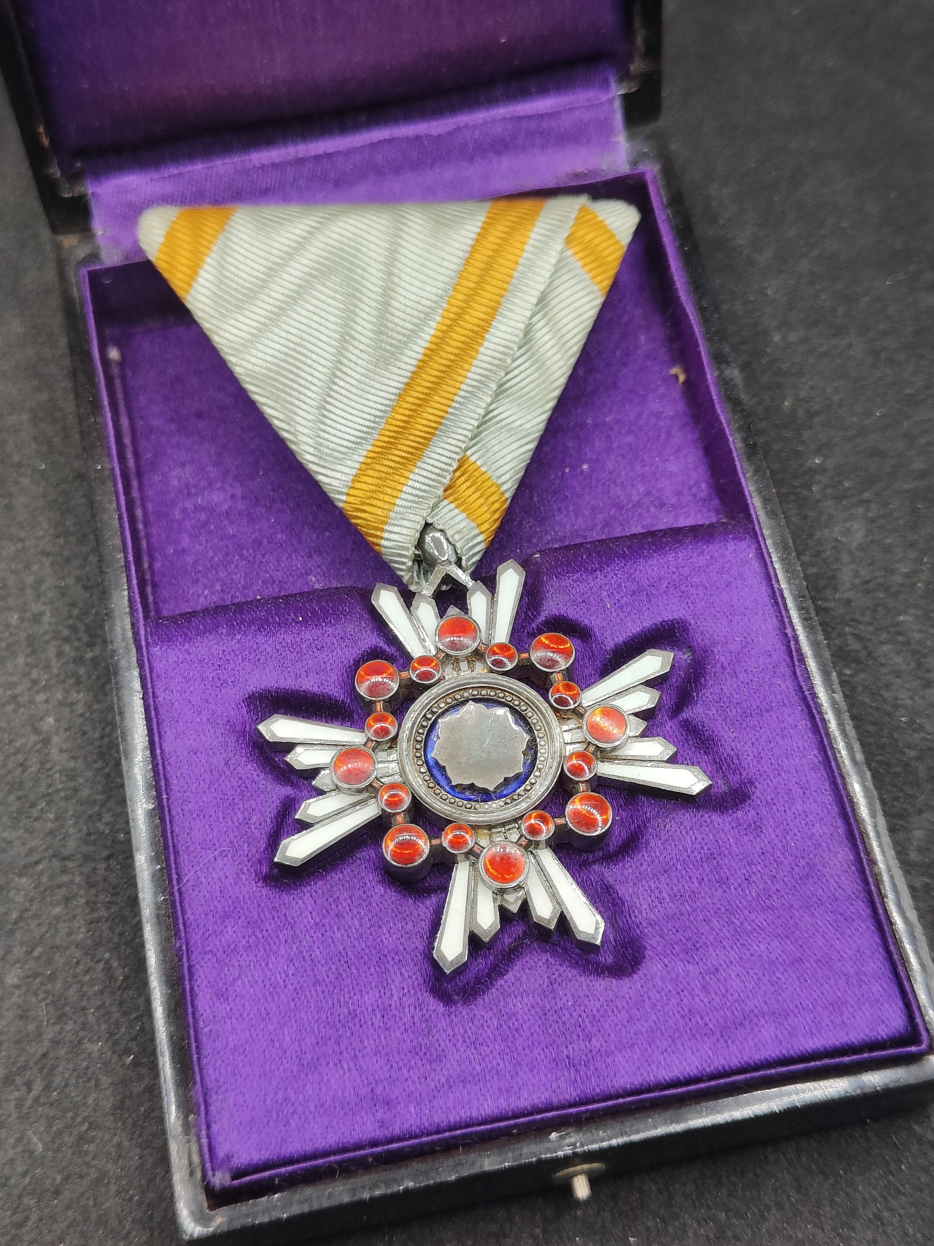 全场0元起拍 第146期 咸鱼国勋章拍卖专场 4月10日（周三）下午6：00开始 明治时期日本六等瑞宝章银制带盒