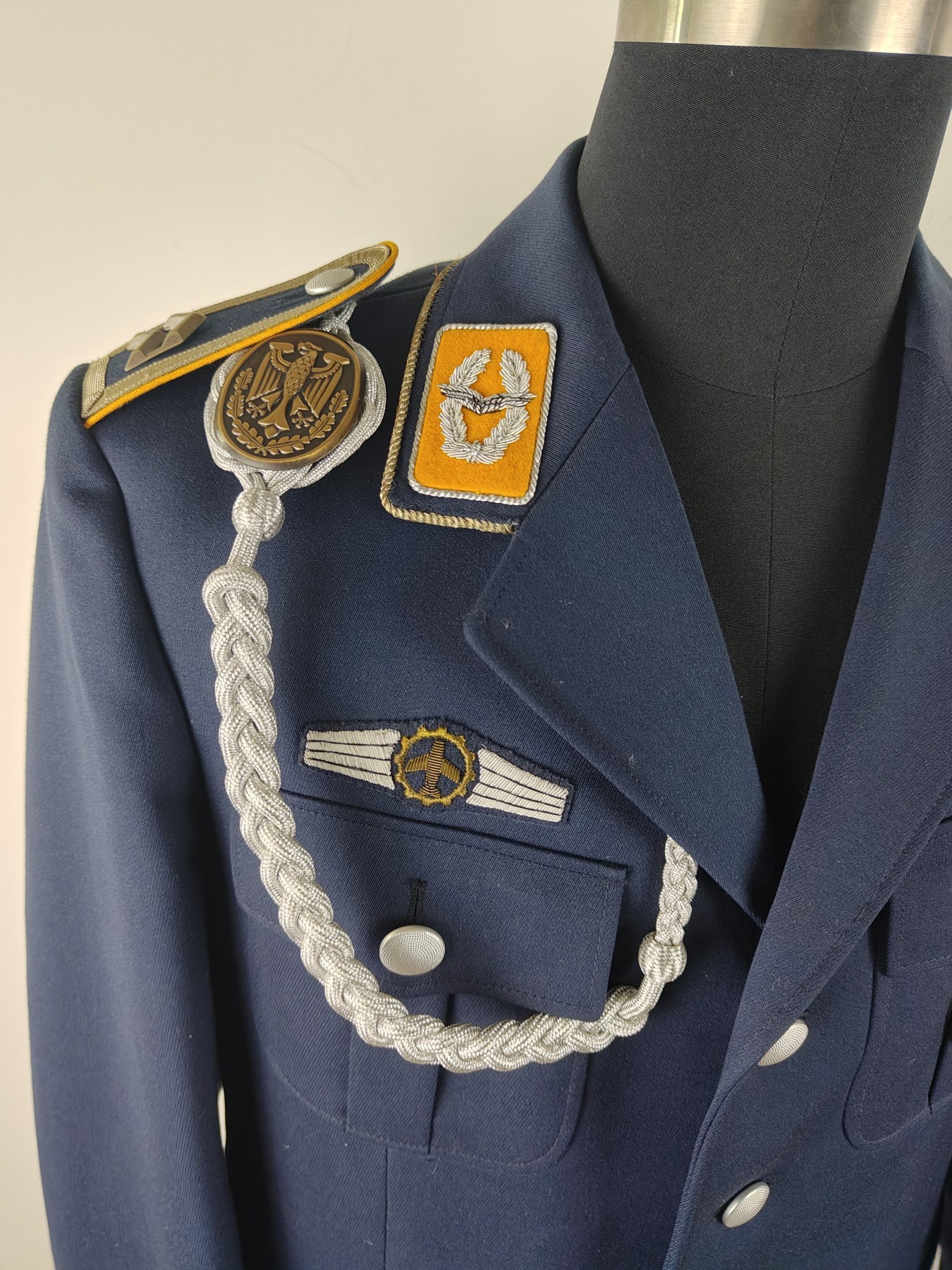 全场0元起拍 第146期 咸鱼国勋章拍卖专场 4月10日（周三）下午6：00开始 西德空军士官常服一套 带全配饰，夏服裤子 胸围106 肩宽46 衣长76 袖长62 腰围92 裤长99