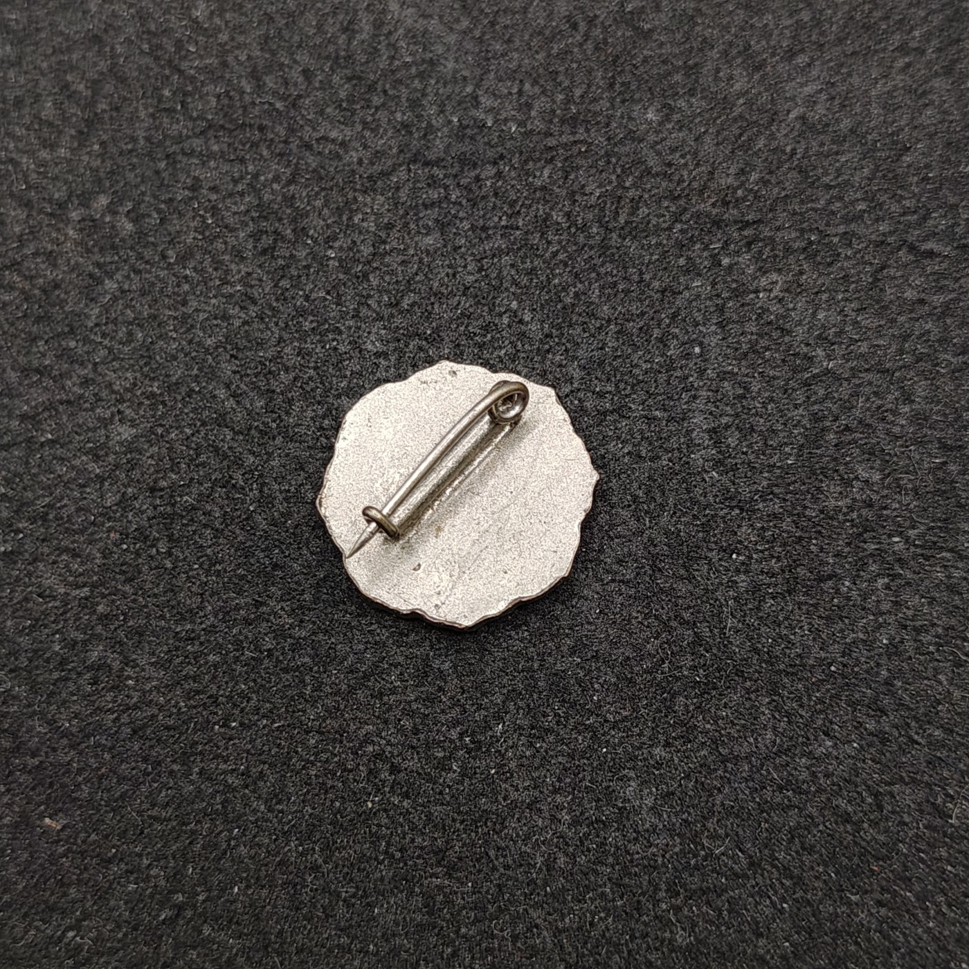 全场0元起拍 第146期 咸鱼国勋章拍卖专场 4月10日（周三）下午6：00开始 日本战时青年学校珐琅章