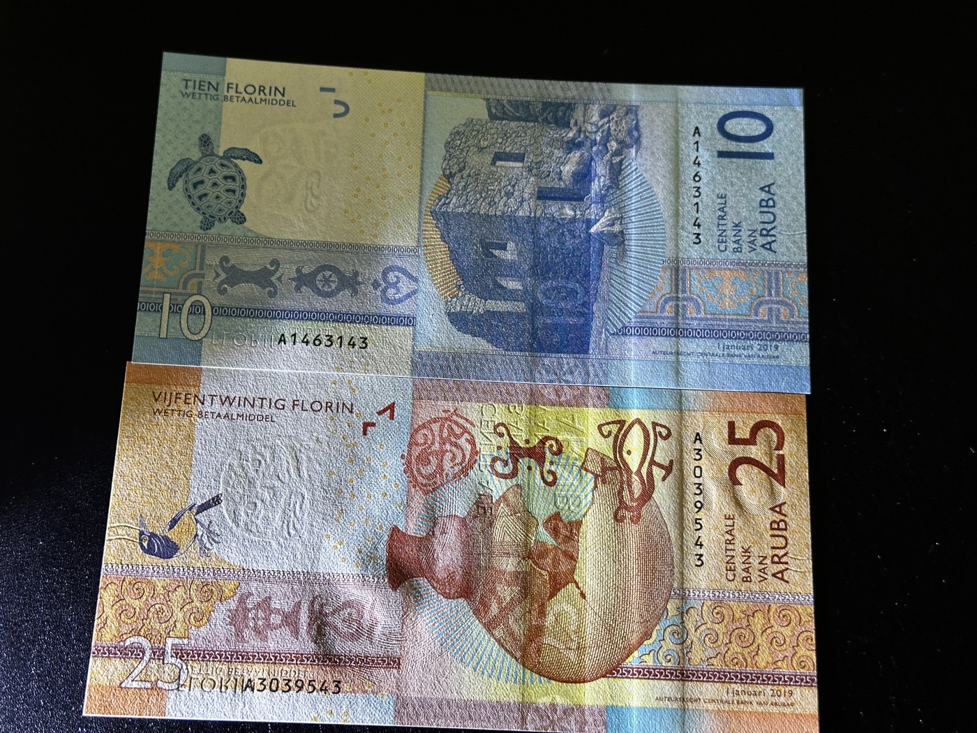 《外钞收藏家》第三百五十五期（连拍第二场） 阿鲁巴10、25面额 两张一起 全新UNC