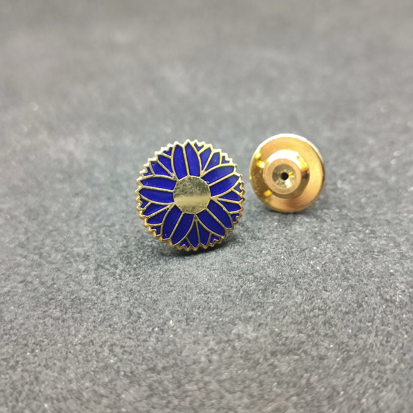 全场0元起拍 第146期 咸鱼国勋章拍卖专场 4月10日（周三）下午6：00开始 日本陆自 队友会徽章