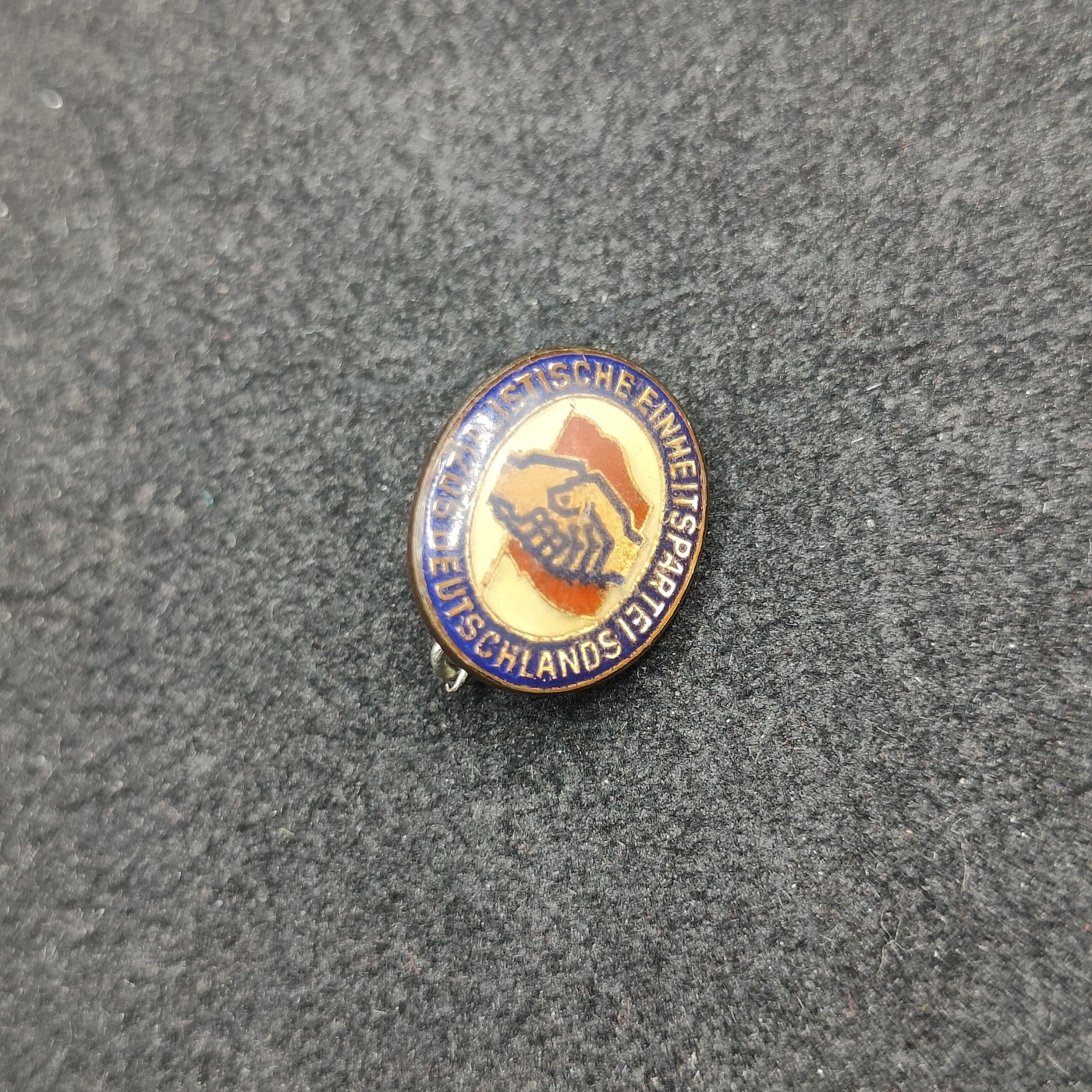 全场0元起拍 第146期 咸鱼国勋章拍卖专场 4月10日（周三）下午6：00开始 东德社会统一党党徽