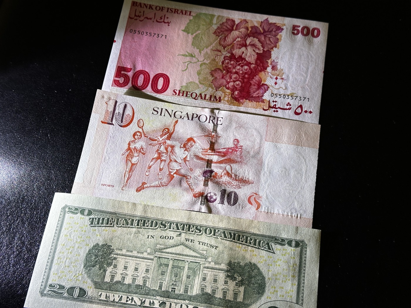 《外钞收藏家》第三百五十五期（连拍第二场） 以色列、新加坡、美元 三张一起 全新 美元轻微荧光反应