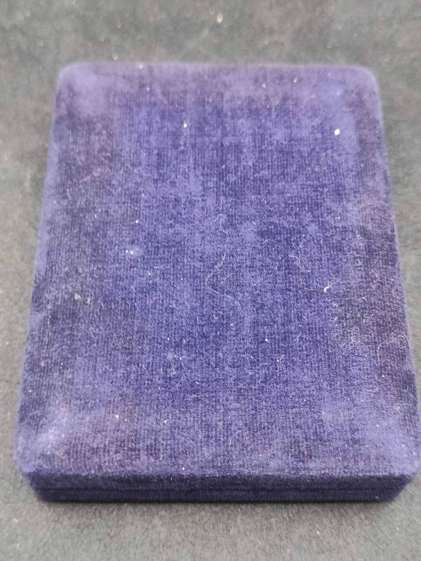 全场0元起拍 第146期 咸鱼国勋章拍卖专场 4月10日（周三）下午6：00开始 朝总联版烫金国徽盒三级国旗勋章带盒略