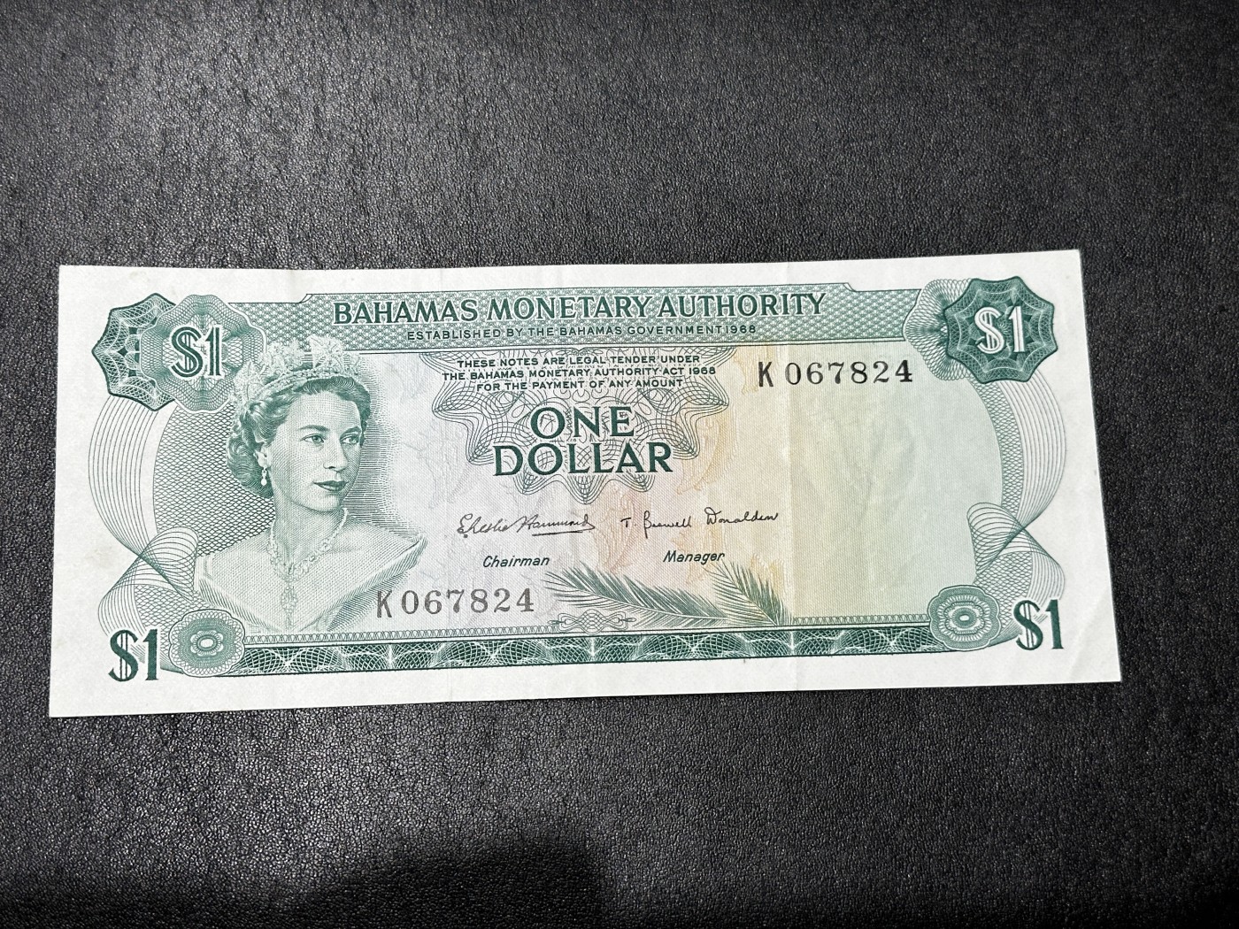 《外钞收藏家》第三百五十五期（连拍第二场） 1968年巴哈马1刀 彩背 非全新 品相如图