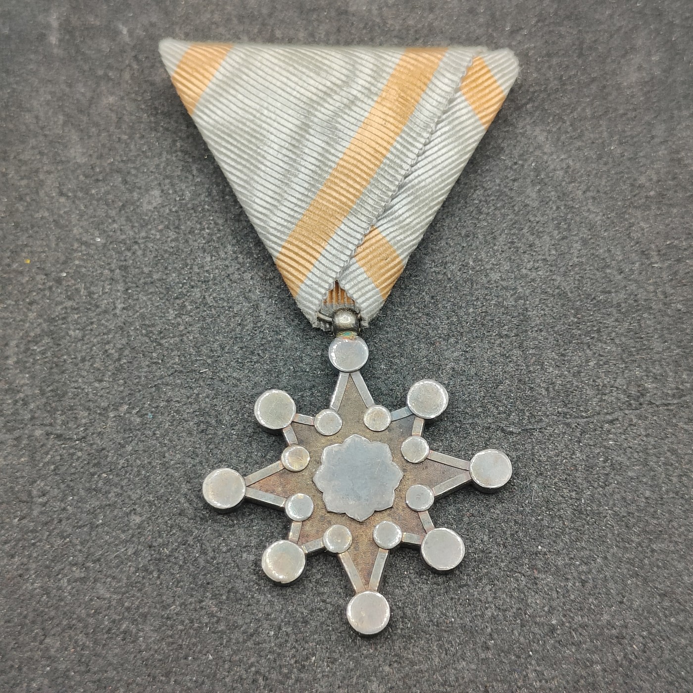 全场0元起拍 第146期 咸鱼国勋章拍卖专场 4月10日（周三）下午6：00开始 明治时期日本八等瑞宝章 早期蓝色绶带