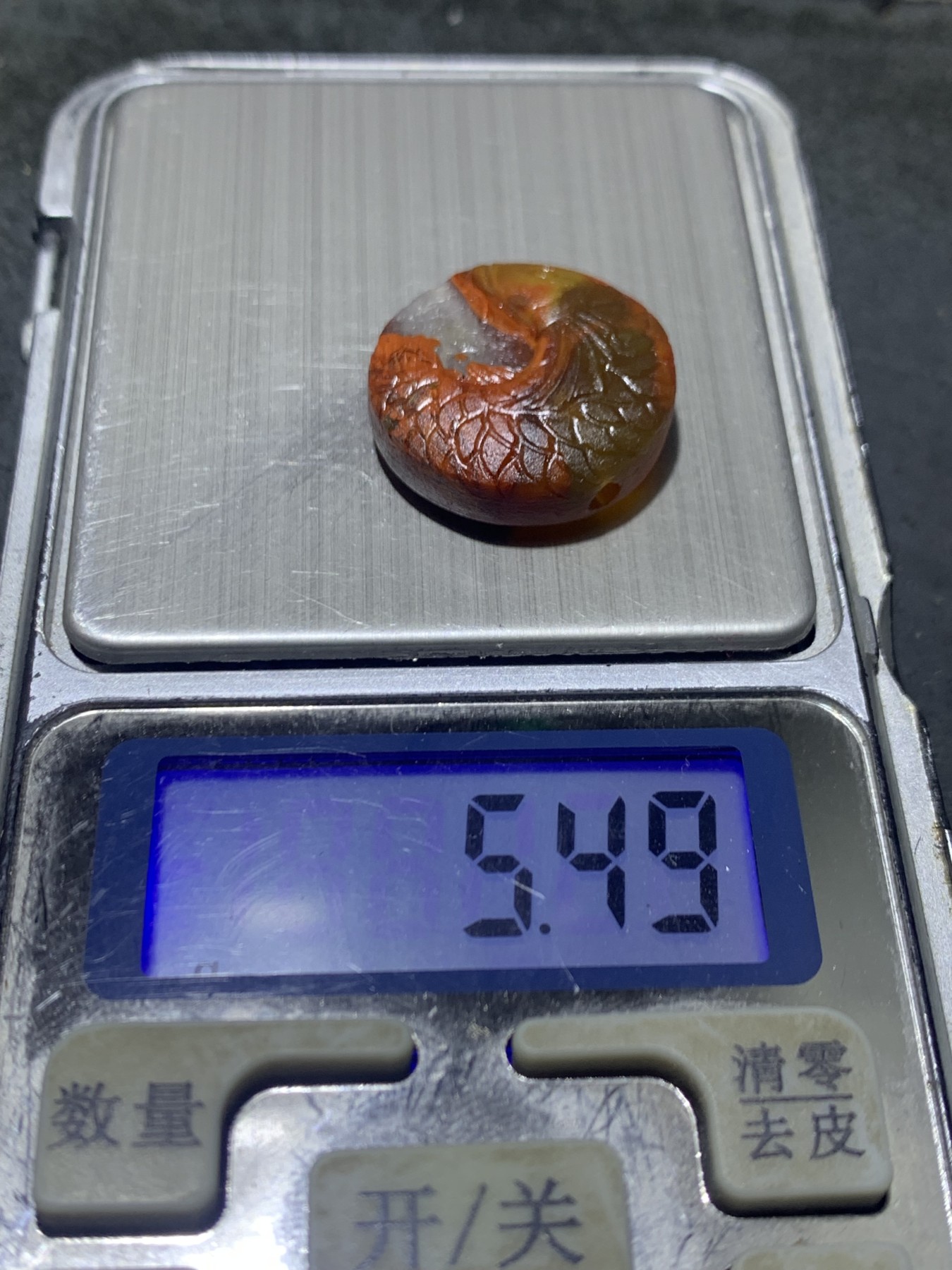 精美亚光高润度冰飘战国红玛瑙手工俏色巧雕鲤鱼板珠一个！