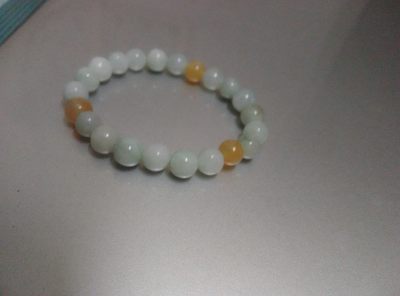 冰多彩翡翠手串，手链种老水足，冰清玉润   颜色漂亮   尺寸：6~7mm 冰多彩翡翠手串，手链种老水足，冰清玉润   颜色漂亮   尺寸：6~7mm