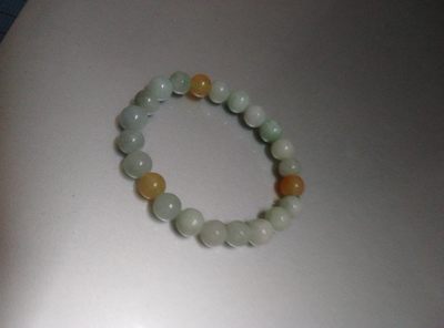 冰多彩翡翠手串，手链种老水足，冰清玉润   颜色漂亮   尺寸：6~7mm 冰多彩翡翠手串，手链种老水足，冰清玉润   颜色漂亮   尺寸：6~7mm