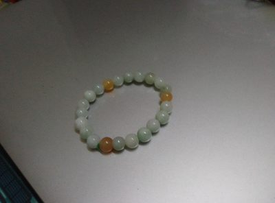 冰多彩翡翠手串，手链种老水足，冰清玉润   颜色漂亮   尺寸：6~7mm 冰多彩翡翠手串，手链种老水足，冰清玉润   颜色漂亮   尺寸：6~7mm