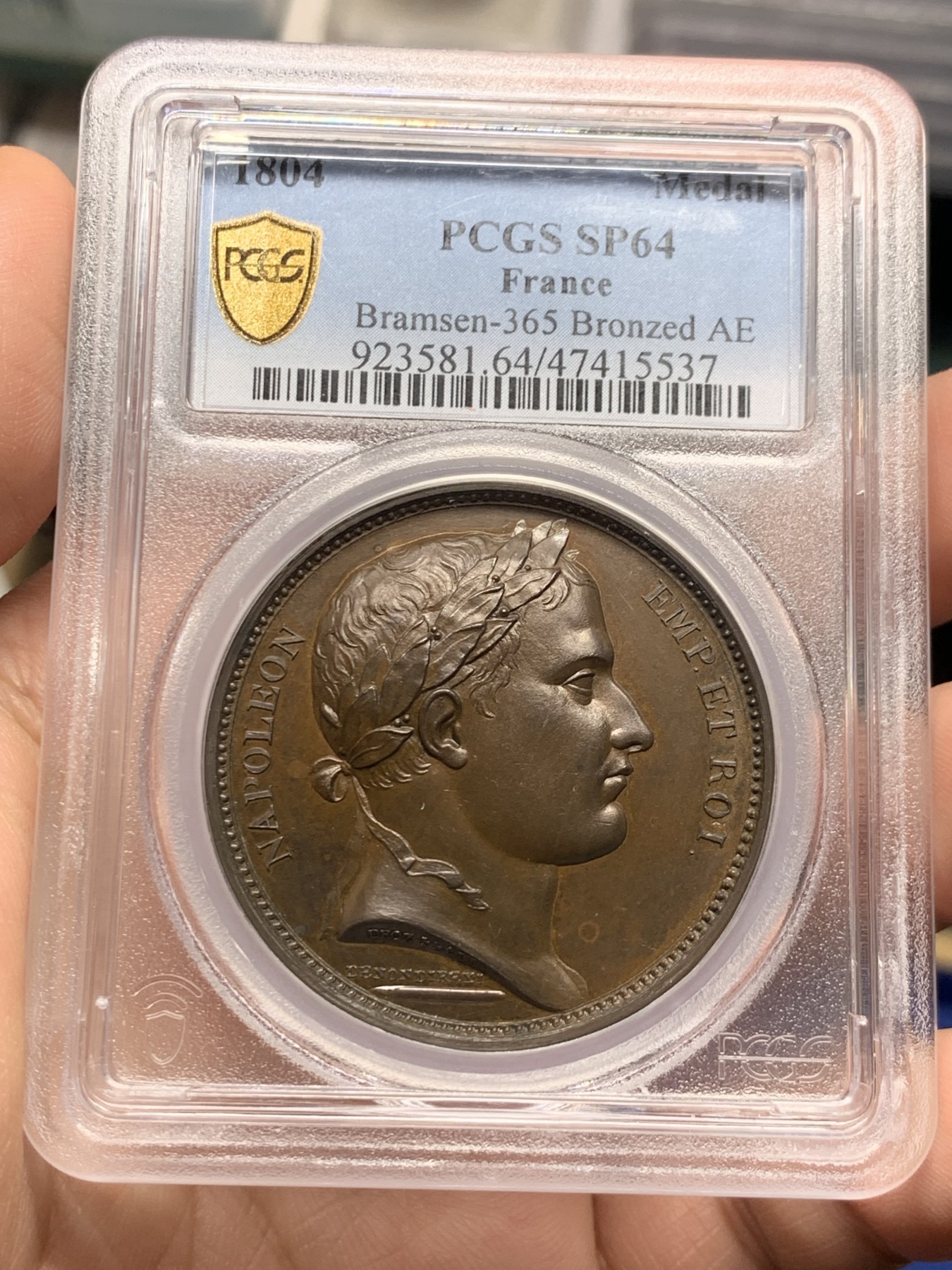《竞宝斋》第256场-周日，周一 2场连拍 (全场包邮) PCGS SP64冠军分 法国1804年拿破仑入侵英国原铸铜章 赫拉克勒斯大力神（法国）与人鱼（英国）摔跤，并将其高高举起准备给予致命一击。拿破仑于1803年开始计划入侵英格兰的海战， 背面刻有DESCENTE EN ANGLETERRE即英伦陨落，FRAPPE LONDRES/ EN 1804即1804袭击伦敦，充满着法兰西人满满的自傲，1805特拉法加海战之后只好放弃