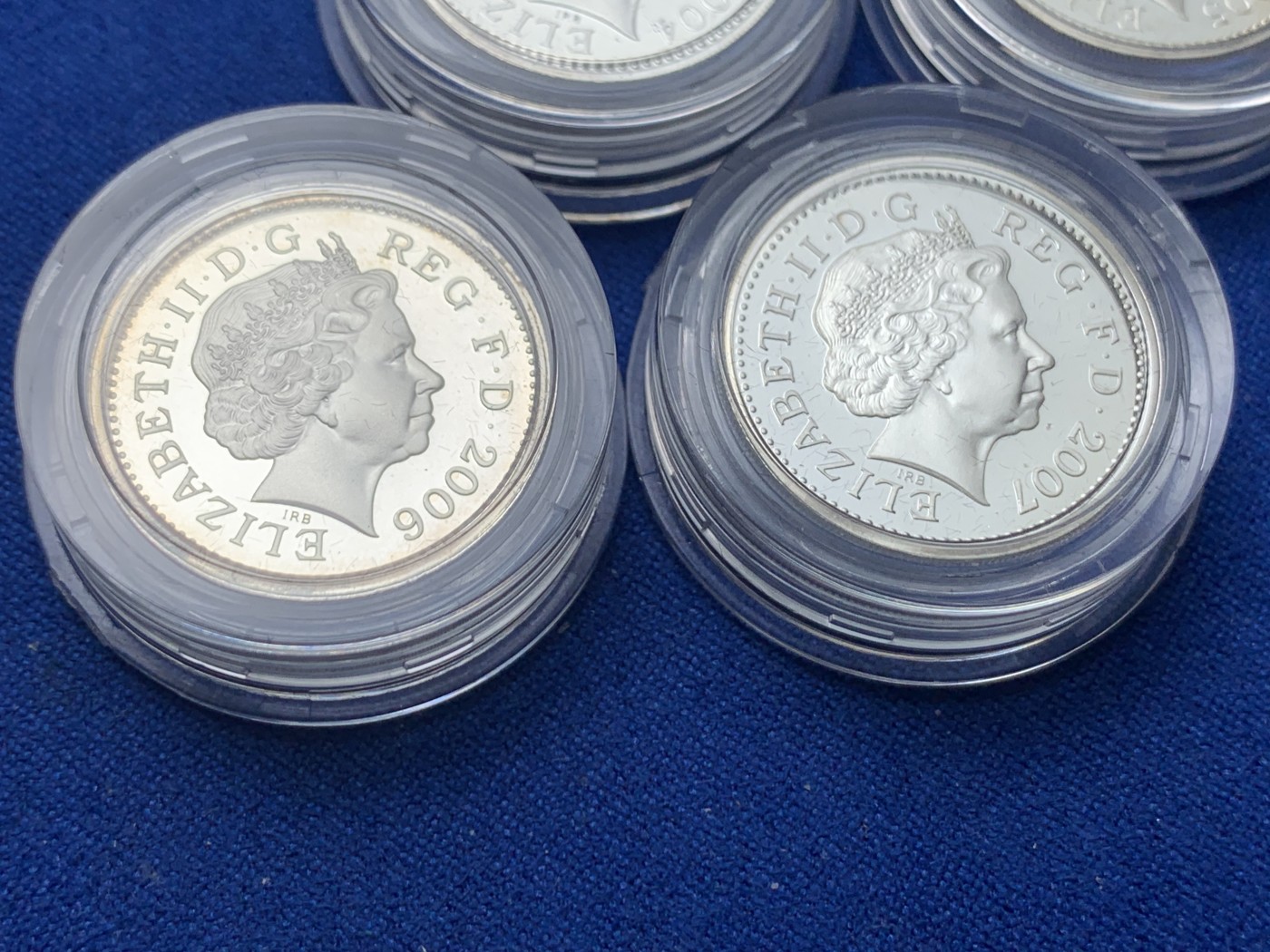 《竞宝斋》第256场-周日，周一 2场连拍 (全场包邮) 2004—2007年英国桥系列一镑精致银币套币 原盒带证书 无雾化 无氧化