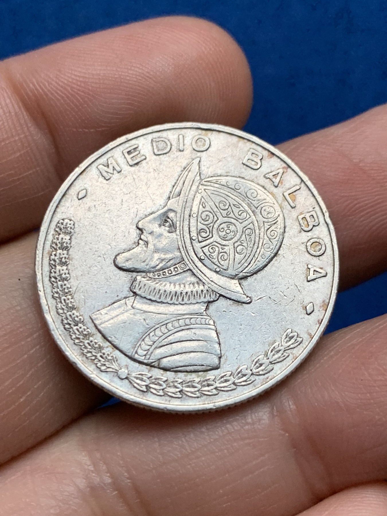 《竞宝斋》第256场-周日，周一 2场连拍 (全场包邮) 巴拿马1961年1/2巴波亚银币