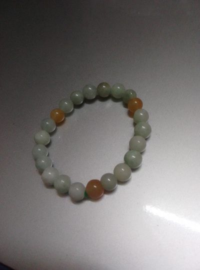 冰多彩翡翠手串，手链种老水足，冰清玉润   颜色漂亮   尺寸：6~7mm 冰多彩翡翠手串，手链种老水足，冰清玉润   颜色漂亮   尺寸：6~7mm