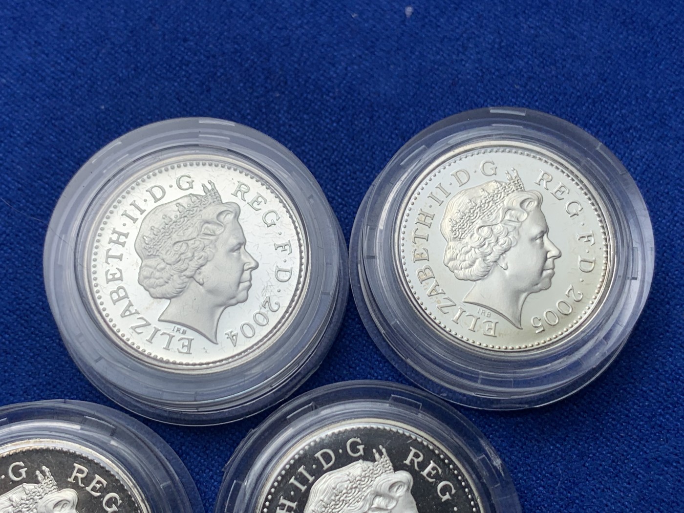 《竞宝斋》第256场-周日，周一 2场连拍 (全场包邮) 2004—2007年英国桥系列一镑精致银币套币 原盒带证书 无雾化 无氧化