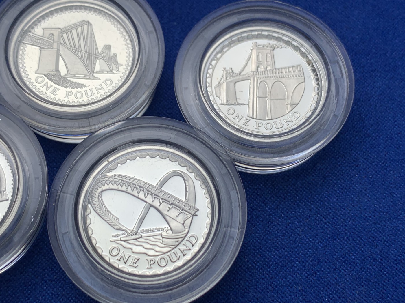 《竞宝斋》第256场-周日，周一 2场连拍 (全场包邮) 2004—2007年英国桥系列一镑精致银币套币 原盒带证书 无雾化 无氧化