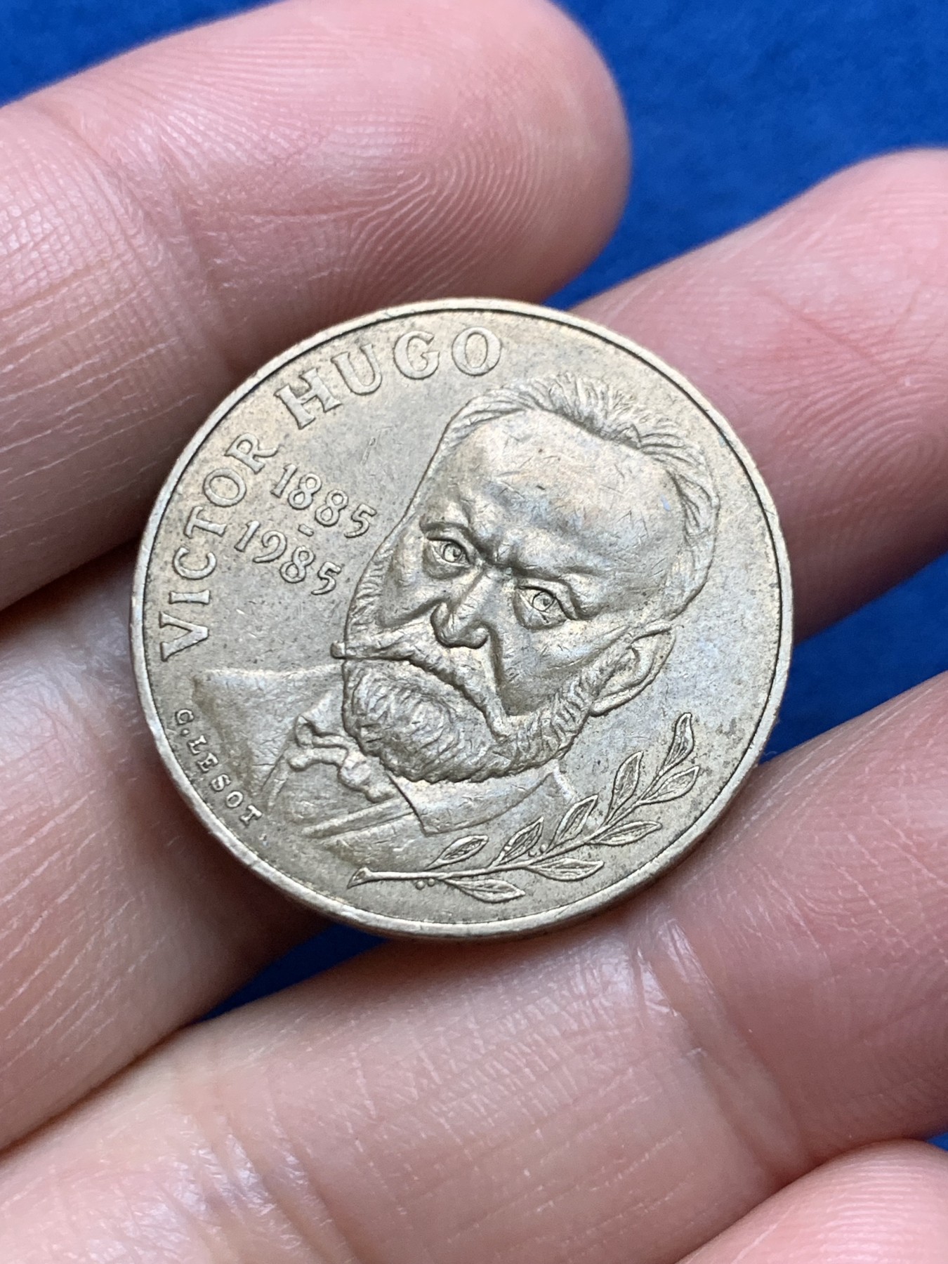 《竞宝斋》第256场-周日，周一 2场连拍 (全场包邮) 1985年法国雨果纪念10法郎铜币