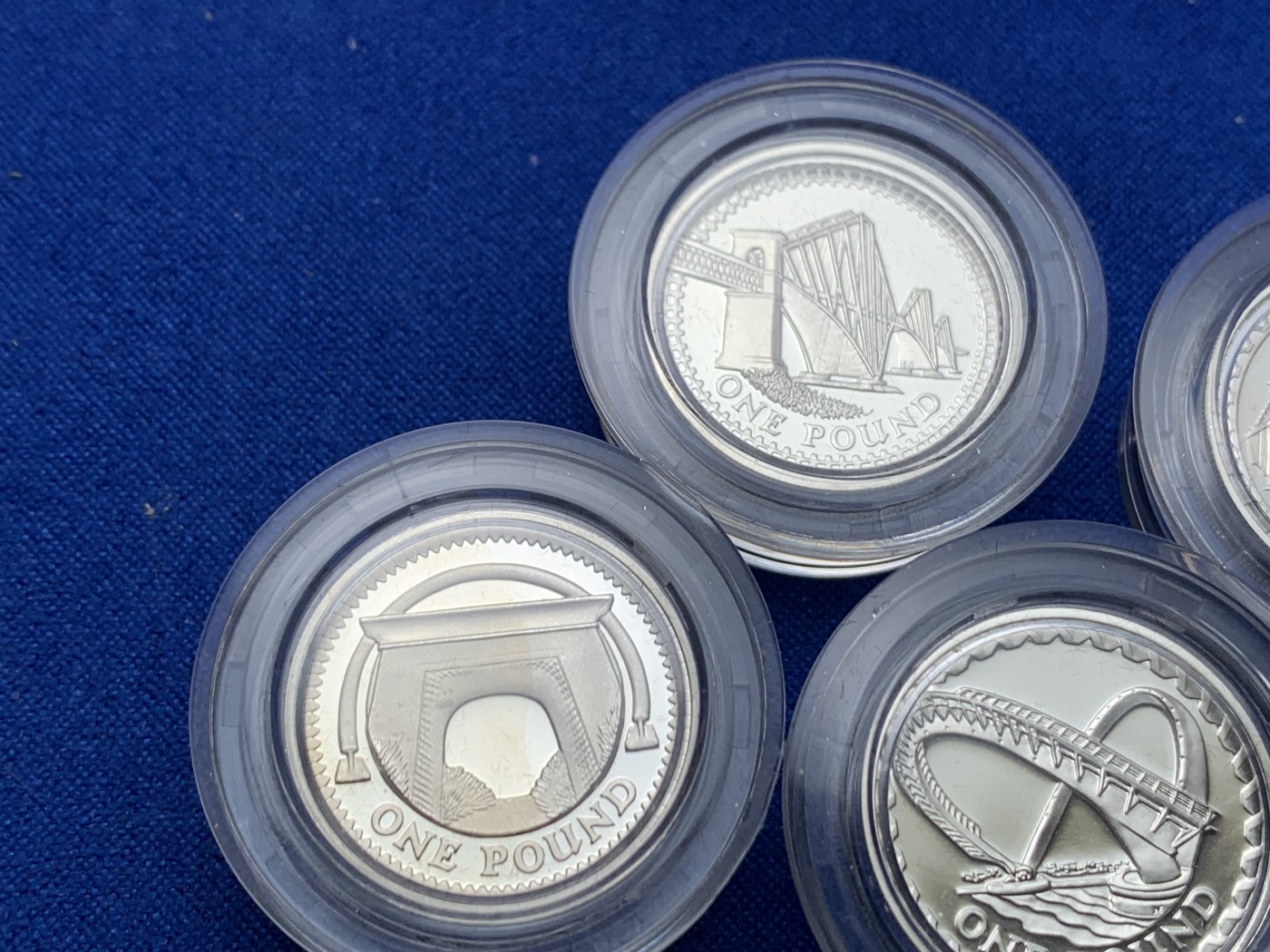 《竞宝斋》第256场-周日，周一 2场连拍 (全场包邮) 2004—2007年英国桥系列一镑精致银币套币 原盒带证书 无雾化 无氧化