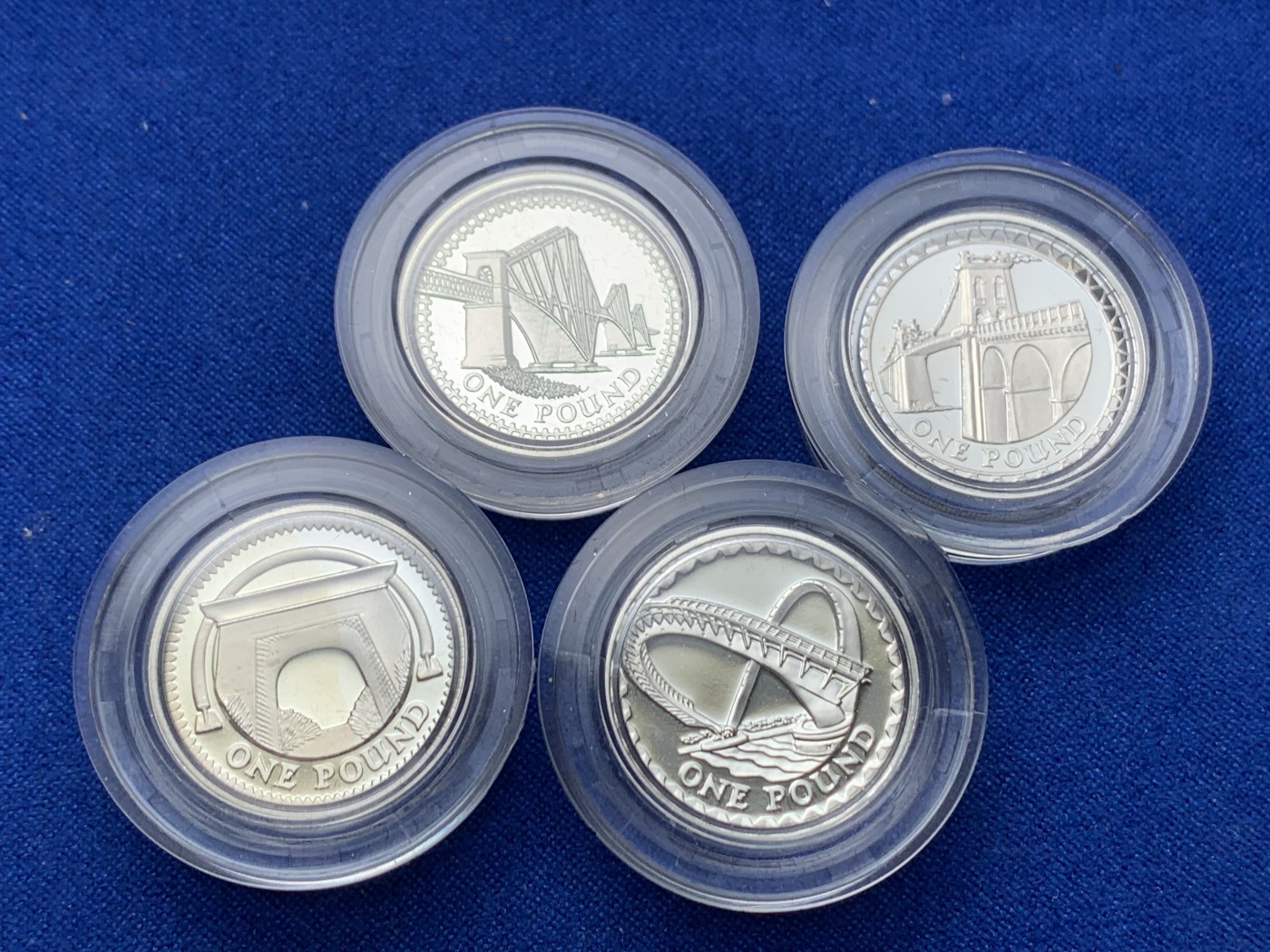 《竞宝斋》第256场-周日，周一 2场连拍 (全场包邮) 2004—2007年英国桥系列一镑精致银币套币 原盒带证书 无雾化 无氧化