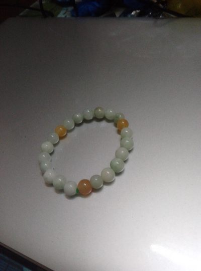 冰多彩翡翠手串，手链种老水足，冰清玉润   颜色漂亮   尺寸：6~7mm 冰多彩翡翠手串，手链种老水足，冰清玉润   颜色漂亮   尺寸：6~7mm