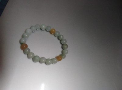 冰多彩翡翠手串，手链种老水足，冰清玉润   颜色漂亮   尺寸：6~7mm 冰多彩翡翠手串，手链种老水足，冰清玉润   颜色漂亮   尺寸：6~7mm