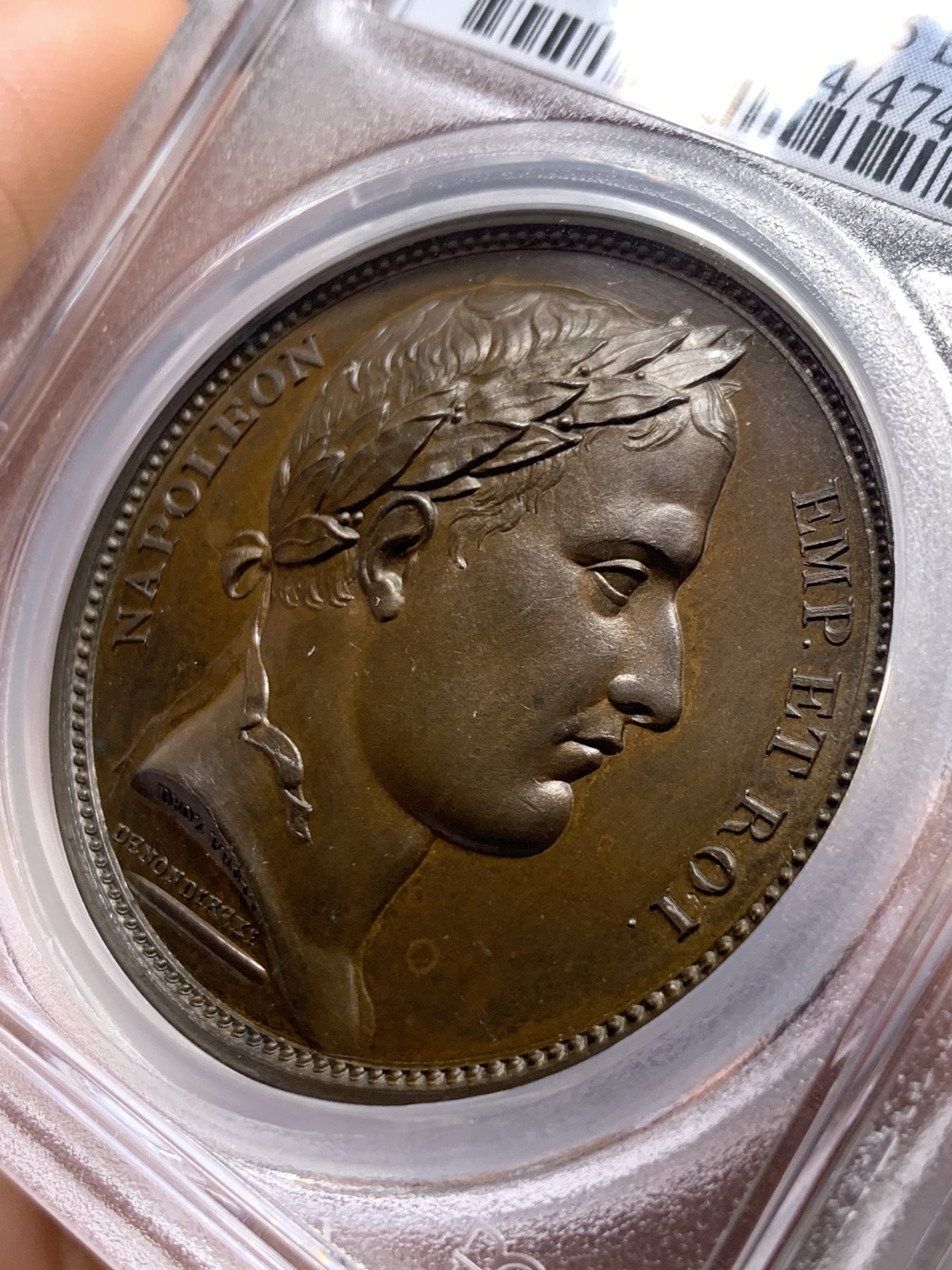 《竞宝斋》第256场-周日，周一 2场连拍 (全场包邮) PCGS SP64冠军分 法国1804年拿破仑入侵英国原铸铜章 赫拉克勒斯大力神（法国）与人鱼（英国）摔跤，并将其高高举起准备给予致命一击。拿破仑于1803年开始计划入侵英格兰的海战， 背面刻有DESCENTE EN ANGLETERRE即英伦陨落，FRAPPE LONDRES/ EN 1804即1804袭击伦敦，充满着法兰西人满满的自傲，1805特拉法加海战之后只好放弃