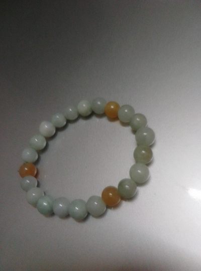 冰多彩翡翠手串，手链种老水足，冰清玉润   颜色漂亮   尺寸：6~7mm 冰多彩翡翠手串，手链种老水足，冰清玉润   颜色漂亮   尺寸：6~7mm