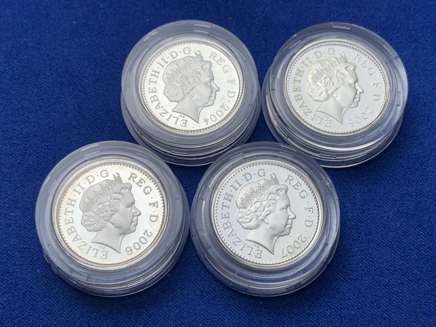 《竞宝斋》第256场-周日，周一 2场连拍 (全场包邮) 2004—2007年英国桥系列一镑精致银币套币 原盒带证书 无雾化 无氧化