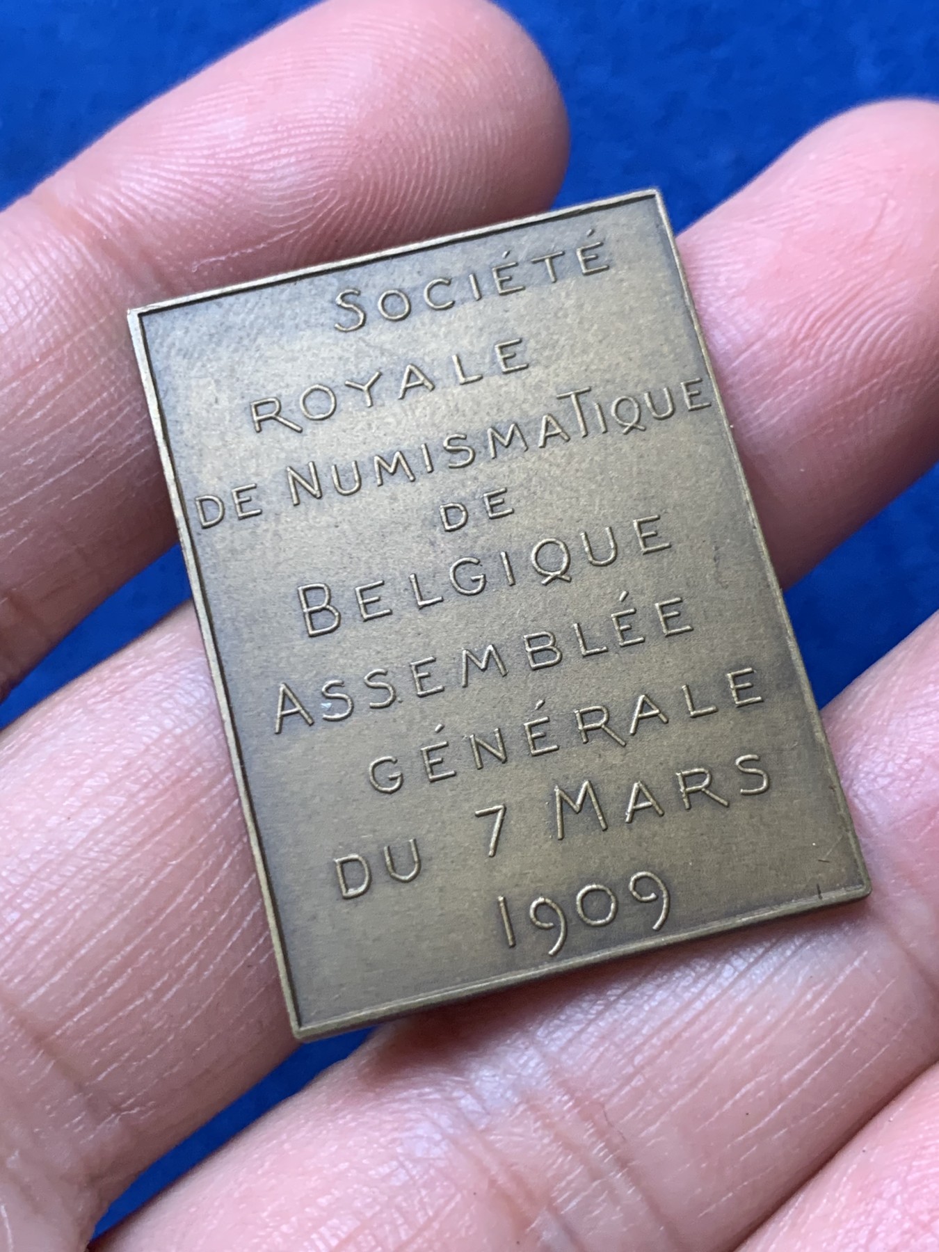 《竞宝斋》第257场-周日，周一 2场连拍 (全场包邮) 比利时1909钱币学会纪念方章 26.3*35.4mm 14.7g