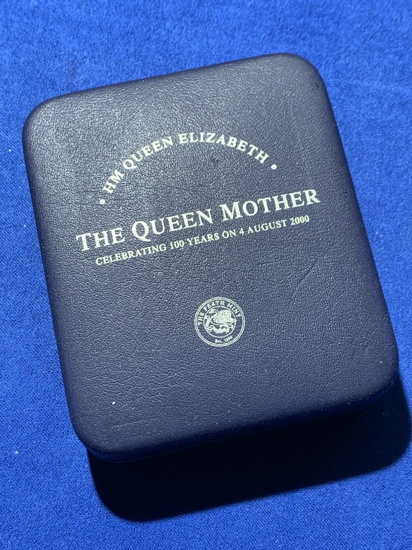 《竞宝斋》第257场-周日，周一 2场连拍 (全场包邮) 2000年库克岛女王1Dollar纪念银币 证书齐全 999银 31.6克