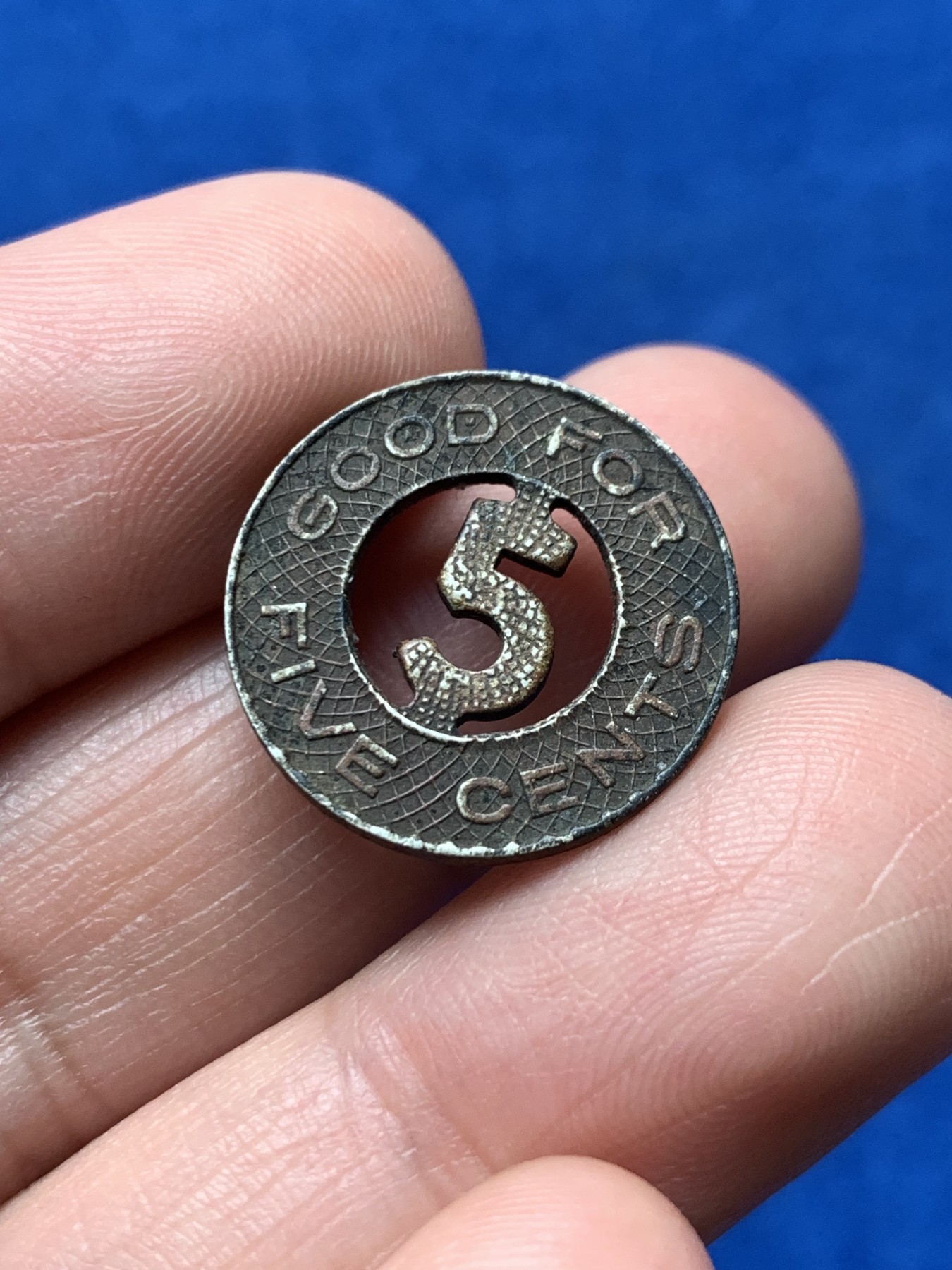 《竞宝斋》第257场-周日，周一 2场连拍 (全场包邮) 1920年代老上海汽车5分代用币 镂空设计 造型独特 百年原味包浆