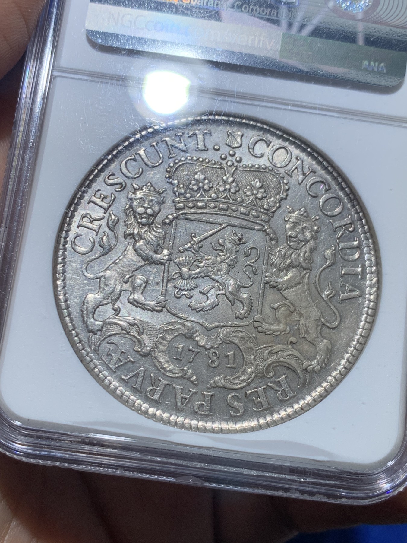 《竞宝斋》第257场-周日，周一 2场连拍 (全场包邮) NGC AU58 荷兰1781/0年骑字版 稀少版别 乌特勒支大马剑 双面完美浮雕 顶级状态 58中的战斗机