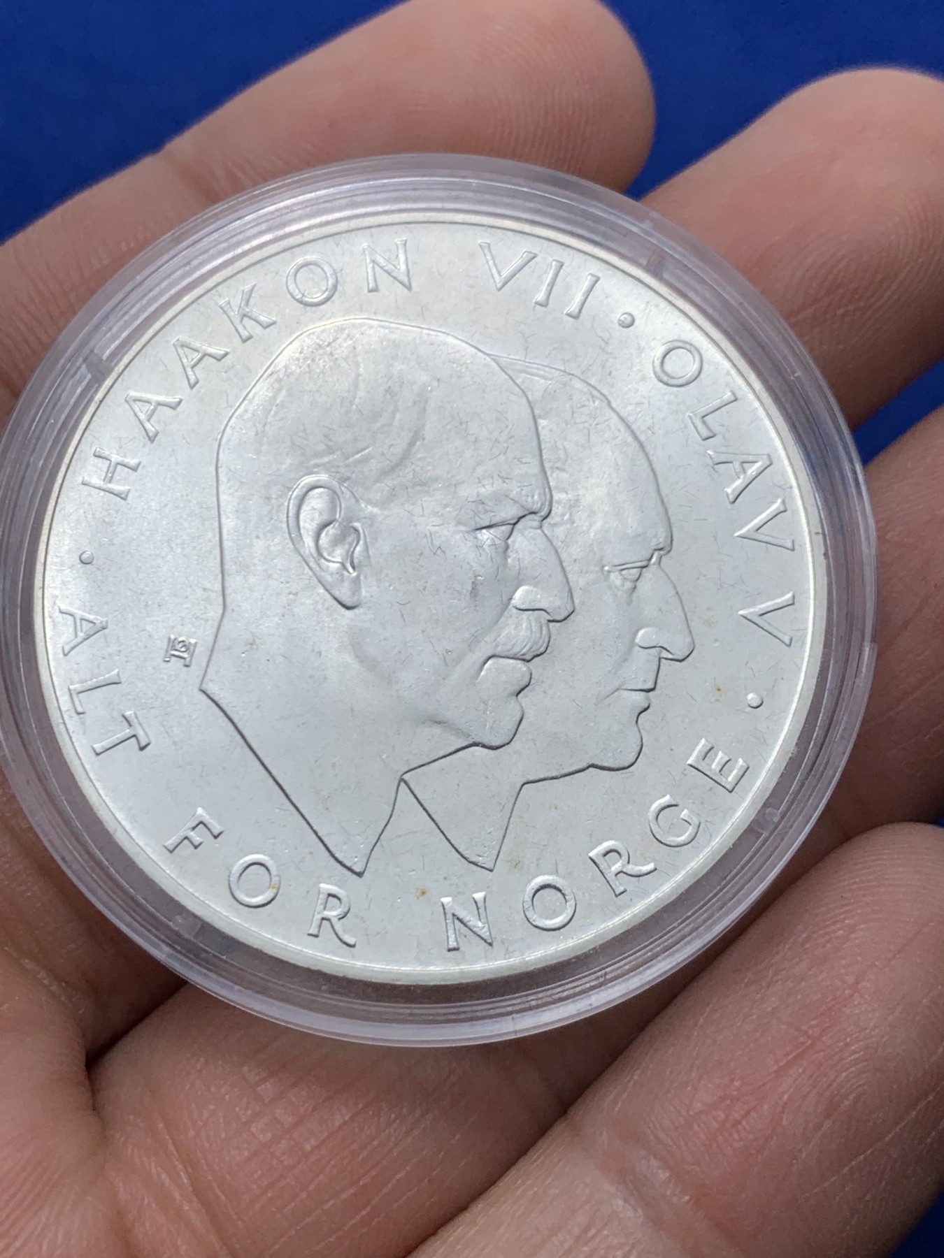 《竞宝斋》第257场-周日，周一 2场连拍 (全场包邮) 挪威奥拉夫五世1970年25克朗纪念银币 含证书 盒装