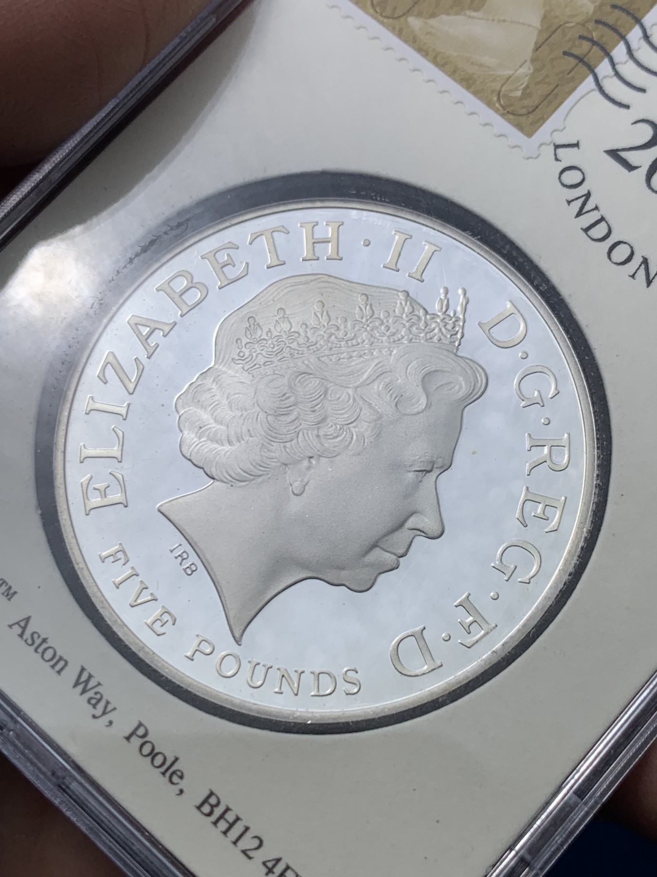 《竞宝斋》第257场-周日，周一 2场连拍 (全场包邮) 英国2014年发行乔治王子诞辰1周年纪念5英镑精制银币 皇家铸币局官方首日封加日期邮戳 仅495枚 市场价1500+