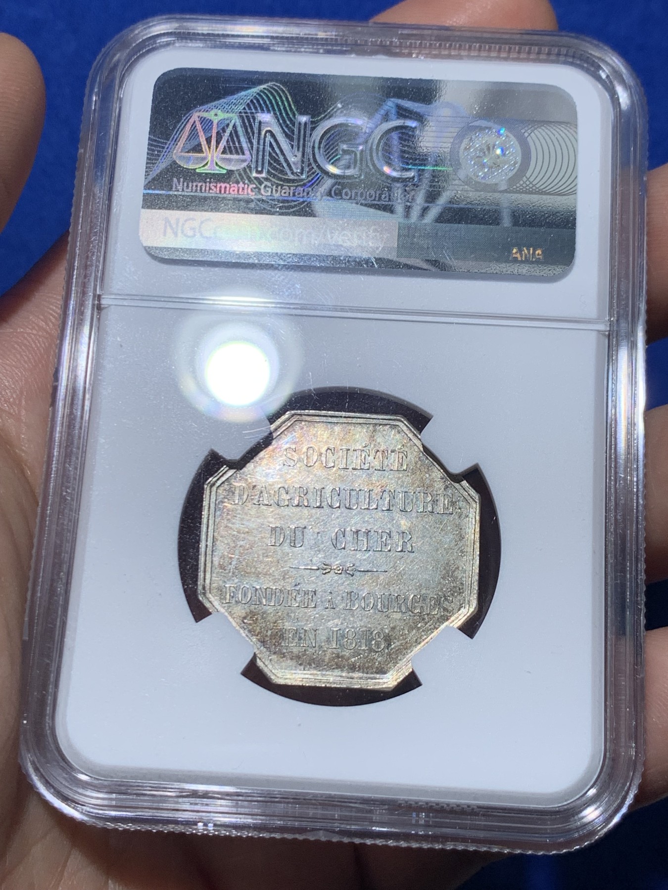 《竞宝斋》第257场-周日，周一 2场连拍 (全场包邮) NGC MS61 法国1818农业题材八角银质代币 这款手指边铭的比较少见