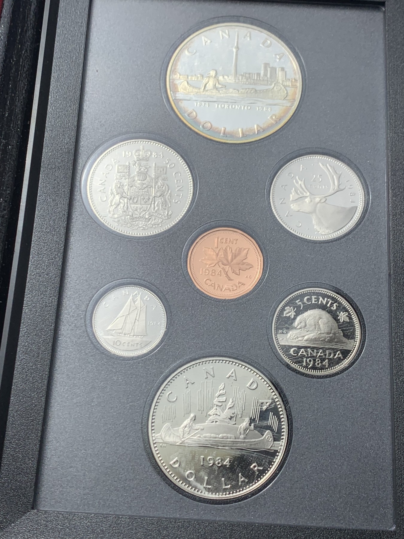 《竞宝斋》第257场-周日，周一 2场连拍 (全场包邮) 加拿大1984年套币 含大银币一枚