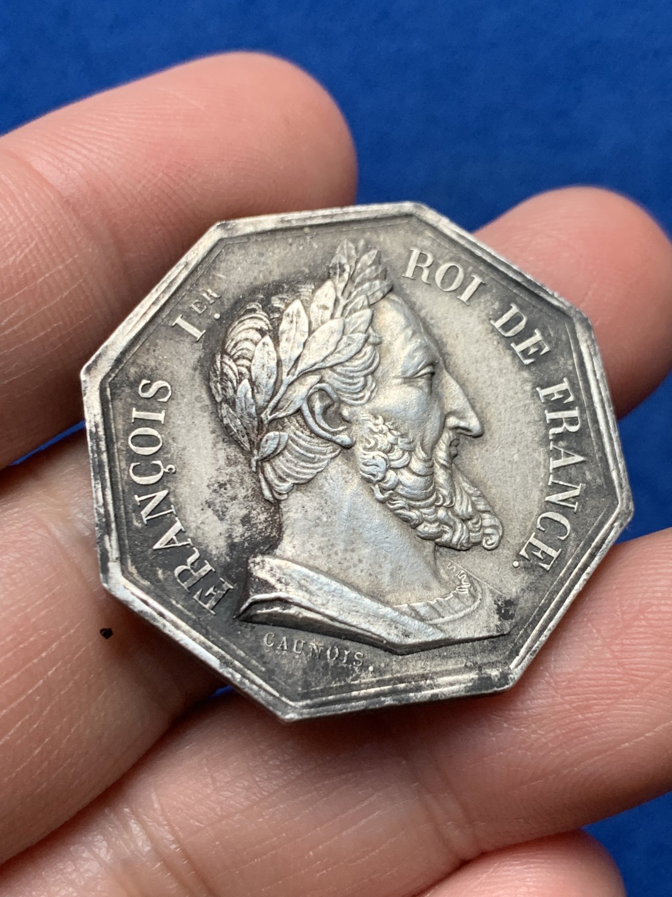 《竞宝斋》第257场-周日，周一 2场连拍 (全场包邮) 法国维特里勒弗朗索瓦区公证人协会八角银质代币，弗朗索瓦一世，脖颈青筋栩栩如生，32.8mm，18克，丰饶角银标