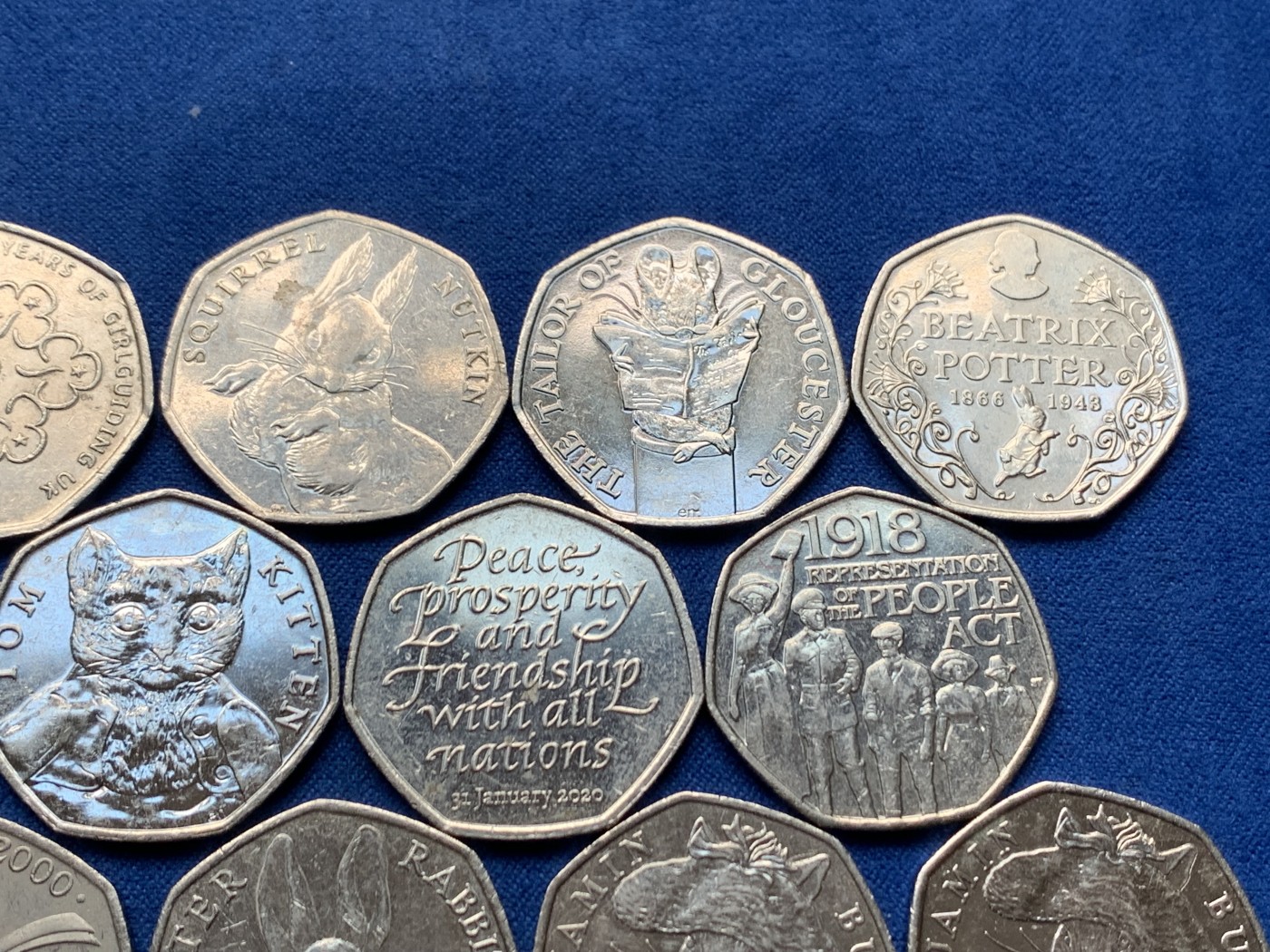 《竞宝斋》第257场-周日，周一 2场连拍 (全场包邮) 20枚一组 英国50便士 含有彼得兔 帕丁顿熊 脱欧等多个系列 大多全新 基本不重复