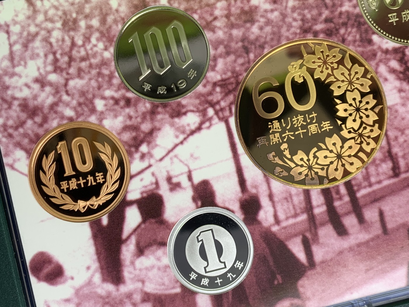 《竞宝斋》第257场-周日，周一 2场连拍 (全场包邮) 日本2007年樱花主题精致套币-松月 含一枚60周年章