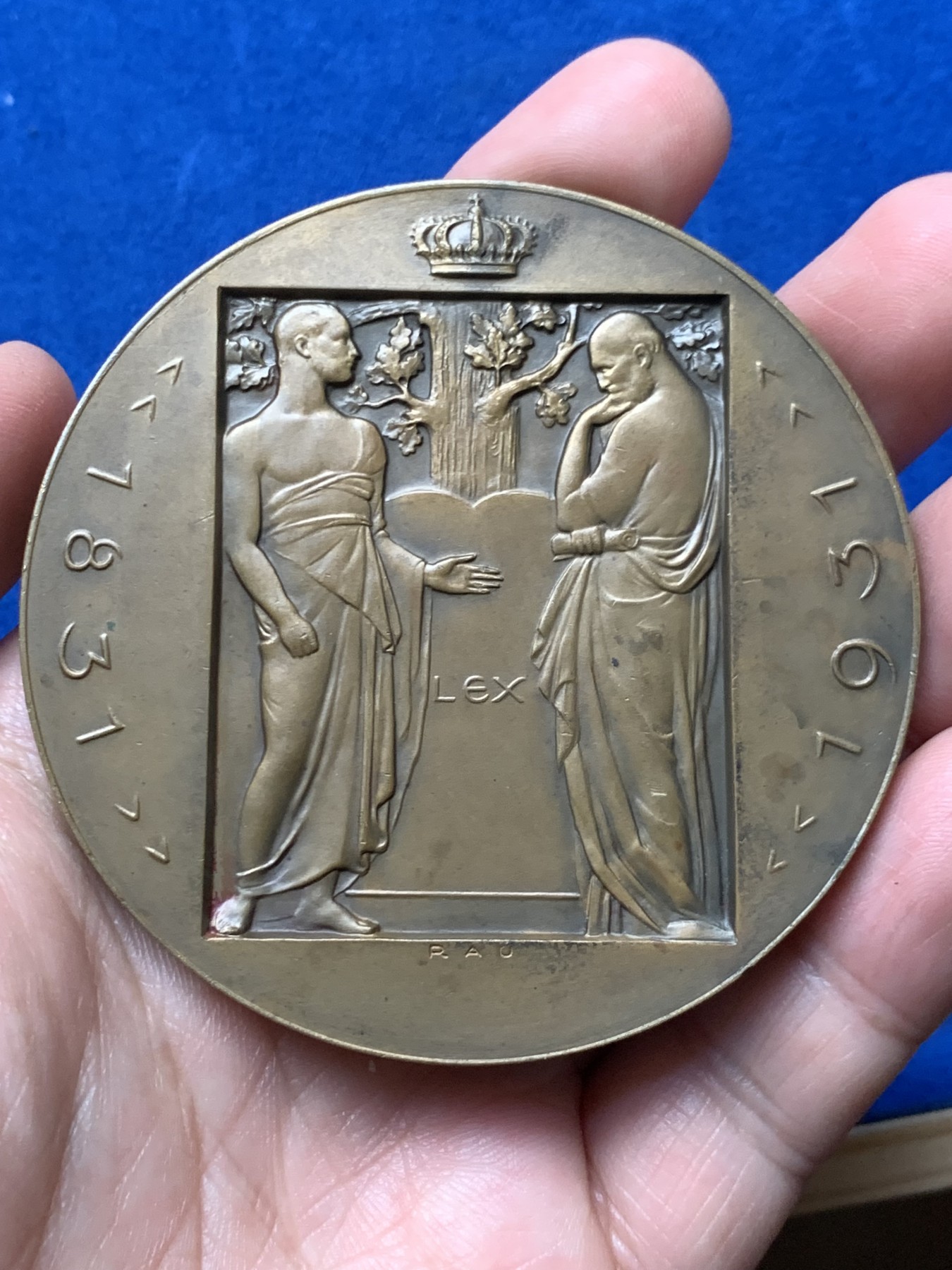 《竞宝斋》第257场-周日，周一 2场连拍 (全场包邮) 比利时1931元老院百年纪念章 70.8mm 138.2g