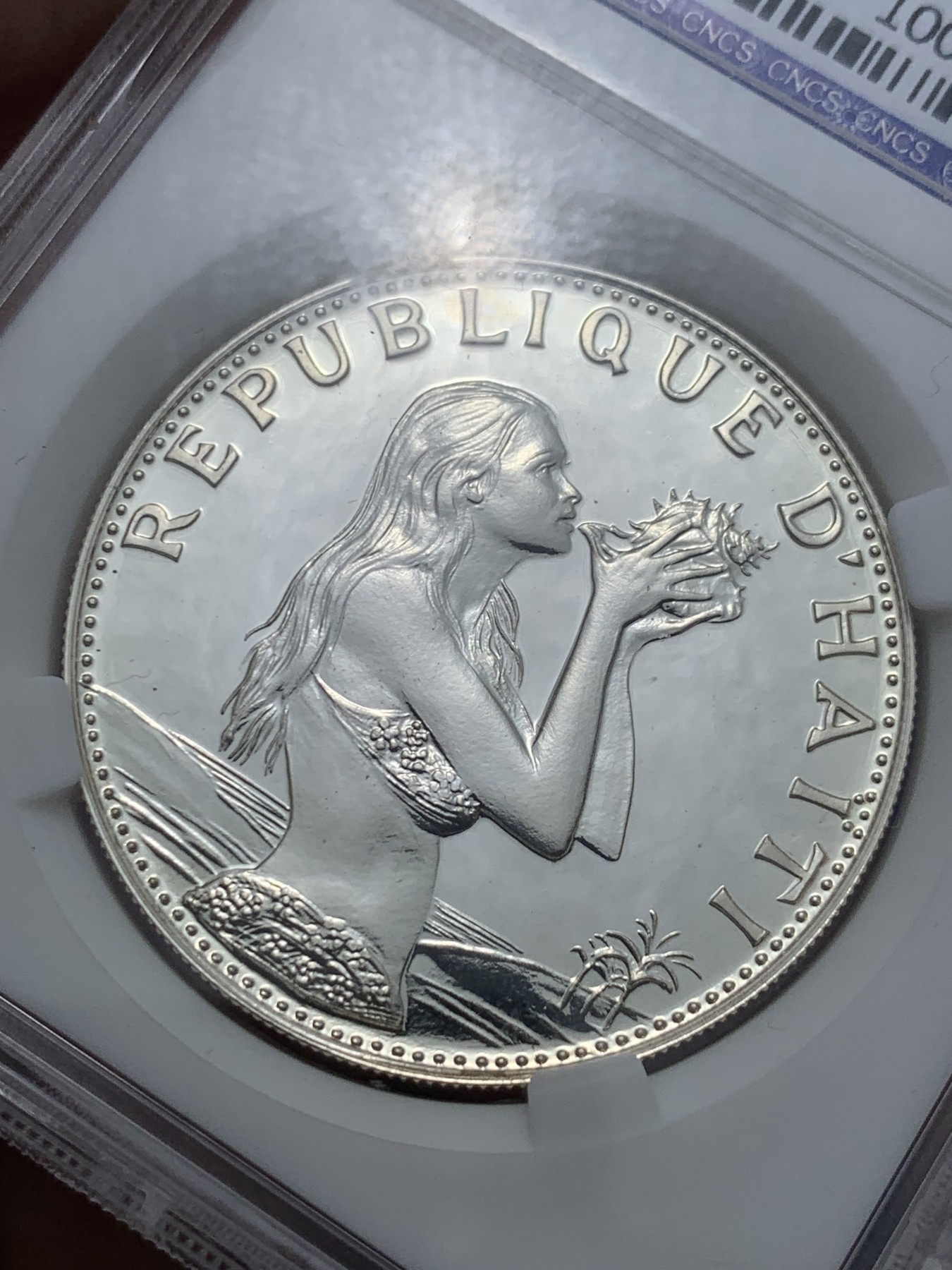 《竞宝斋》第257场-周日，周一 2场连拍 (全场包邮) CNCS PF68 海地1973年吹海螺的少女50古德精制银币 （老精稀收藏品，裸币市价1000+）
