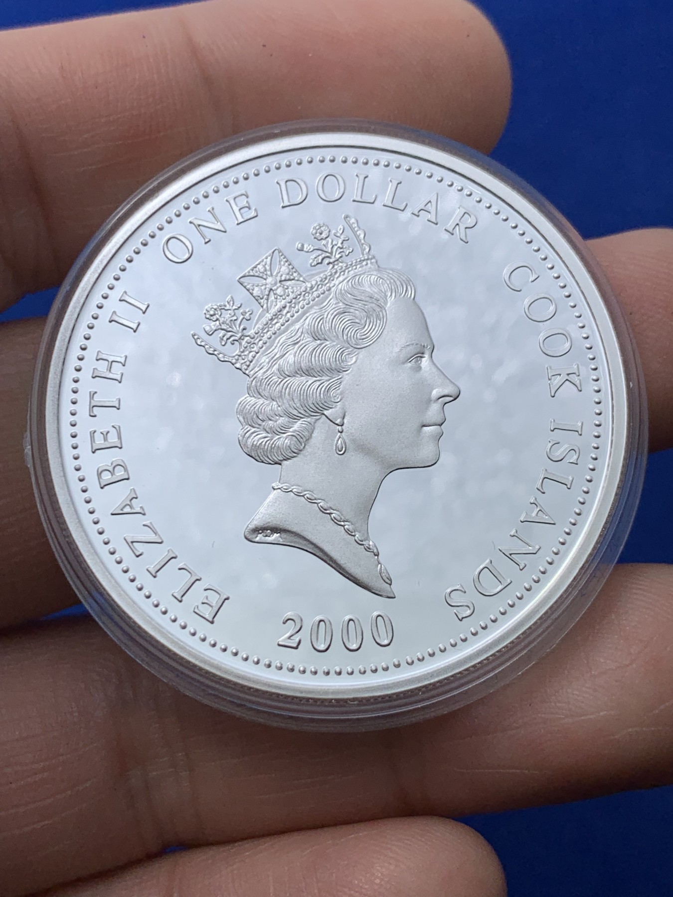《竞宝斋》第257场-周日，周一 2场连拍 (全场包邮) 2000年库克岛女王1Dollar纪念银币 证书齐全 999银 31.6克